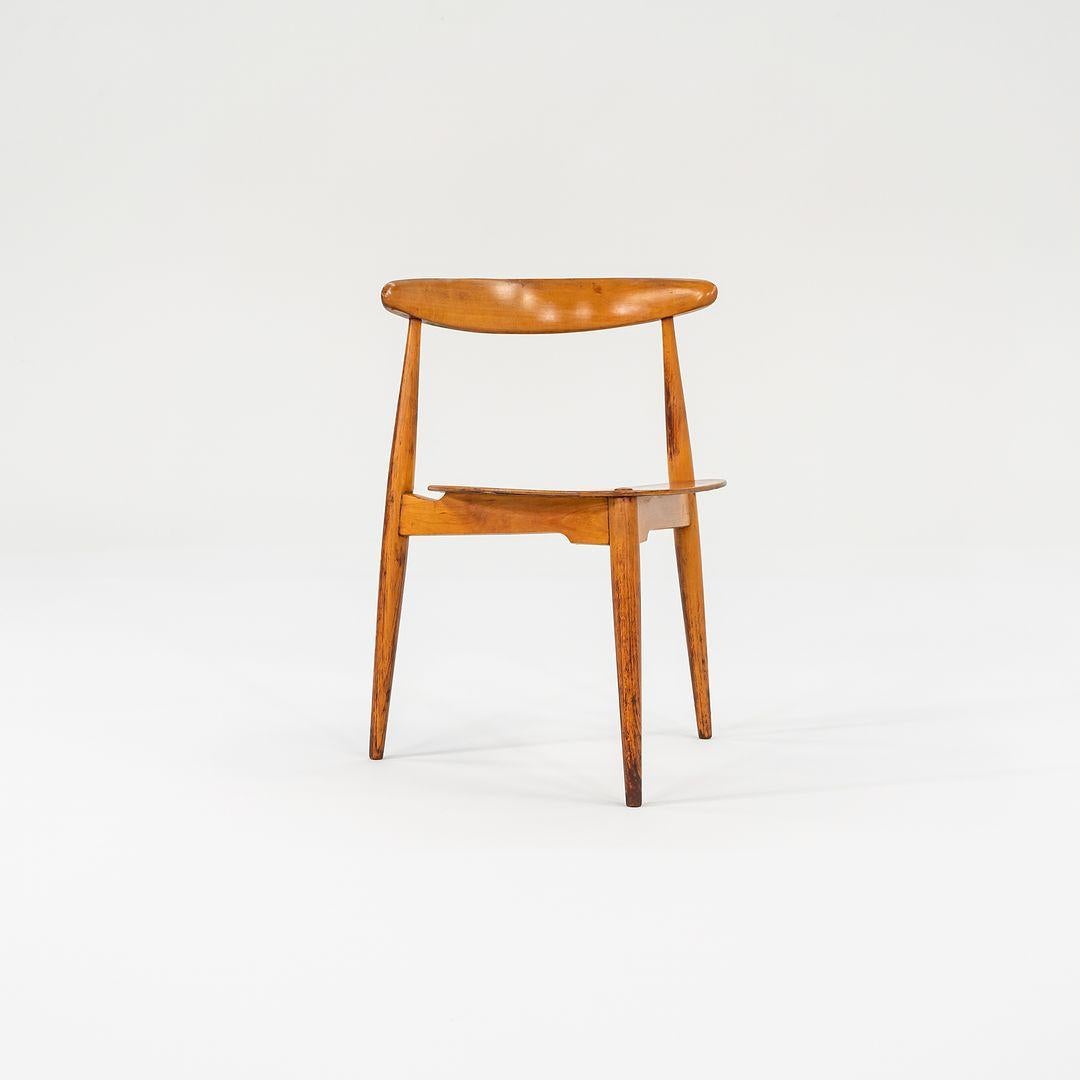 1950s Set of 4 Hans Wegner for Fritz Hansen FH4103 Stacking Heart Dining Chairs en vente 1