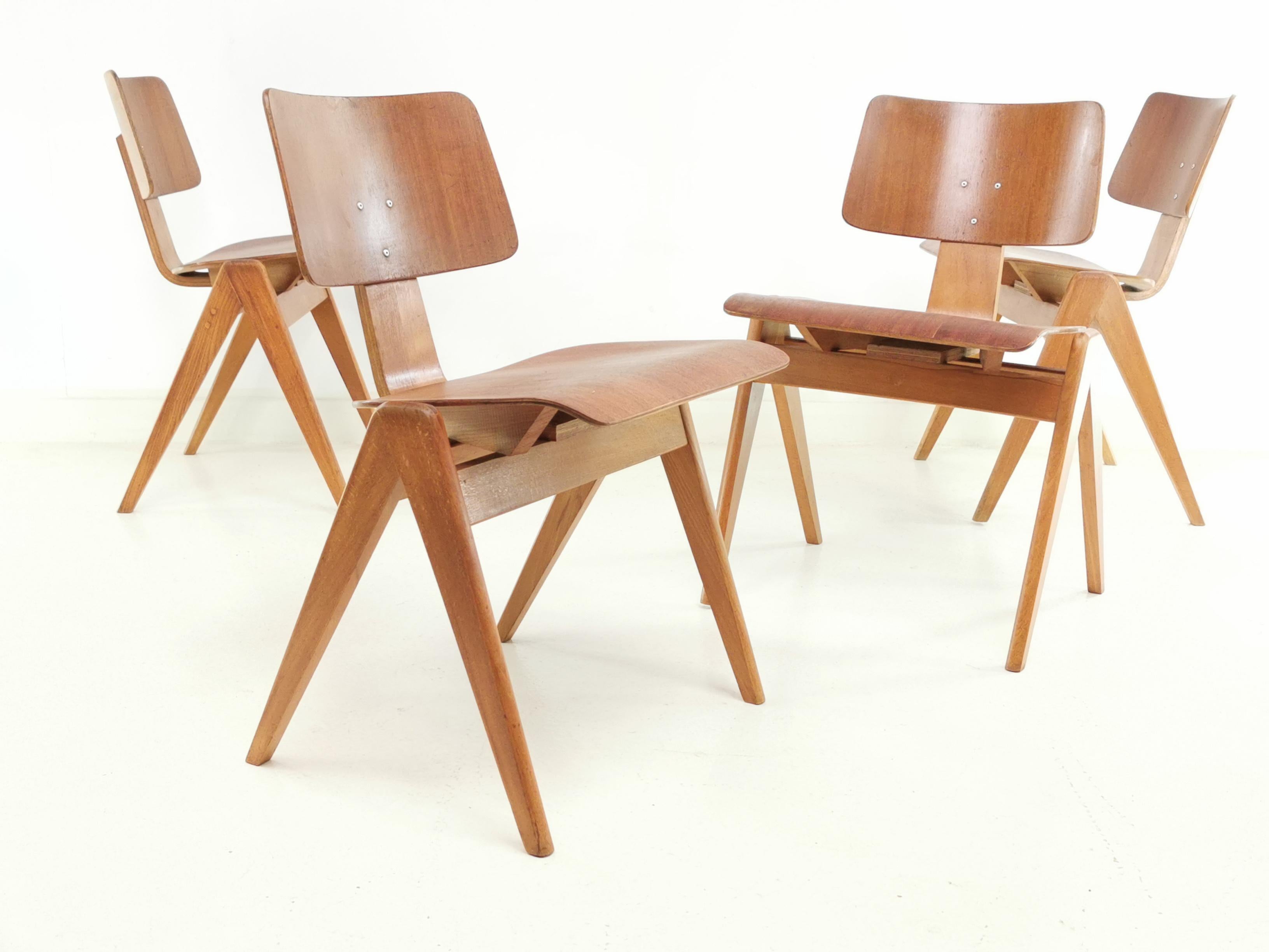 1950’s Set of 4 Robin Day Hillestak Dining Chairs for Hille In Good Condition In STOKE ON TRENT, GB