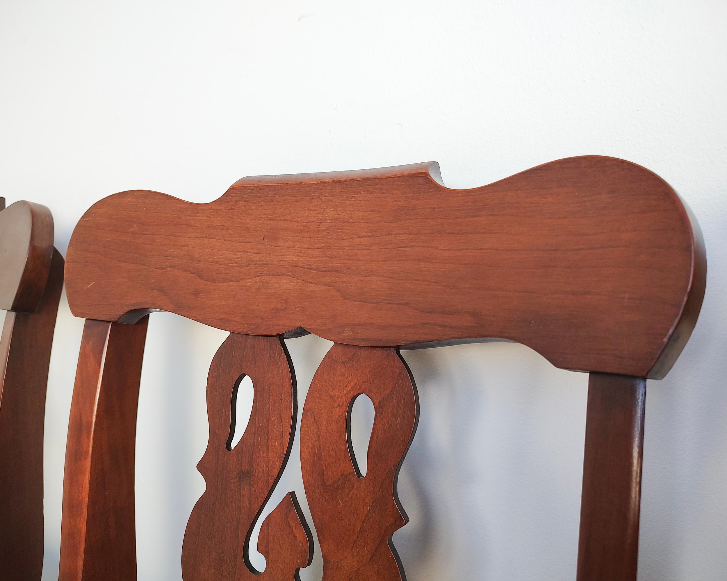 Milieu du XXe siècle 1950s Set of 4 Solid Cherry Wood Regency Style Dining Chairs en vente