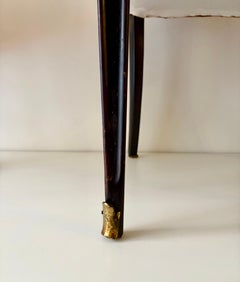 Ensemble de 6 chaises des années 1950 par Paolo Buffa. Rembourré en satin Pierre Frey.