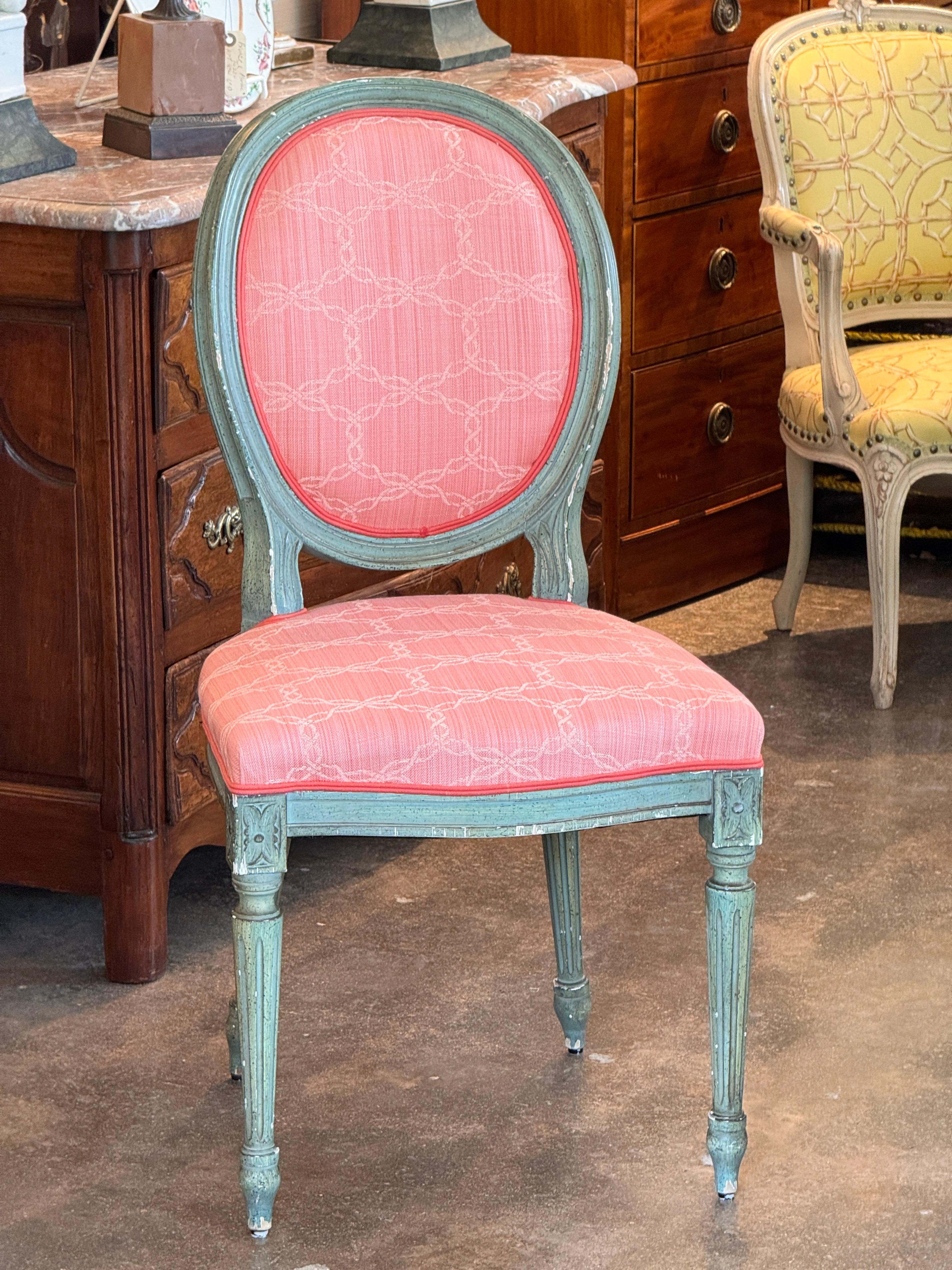 1950er Jahre Satz von 6 Louis XVI-Stil Esszimmerstühlen im Zustand „Gut“ im Angebot in Charlottesville, VA