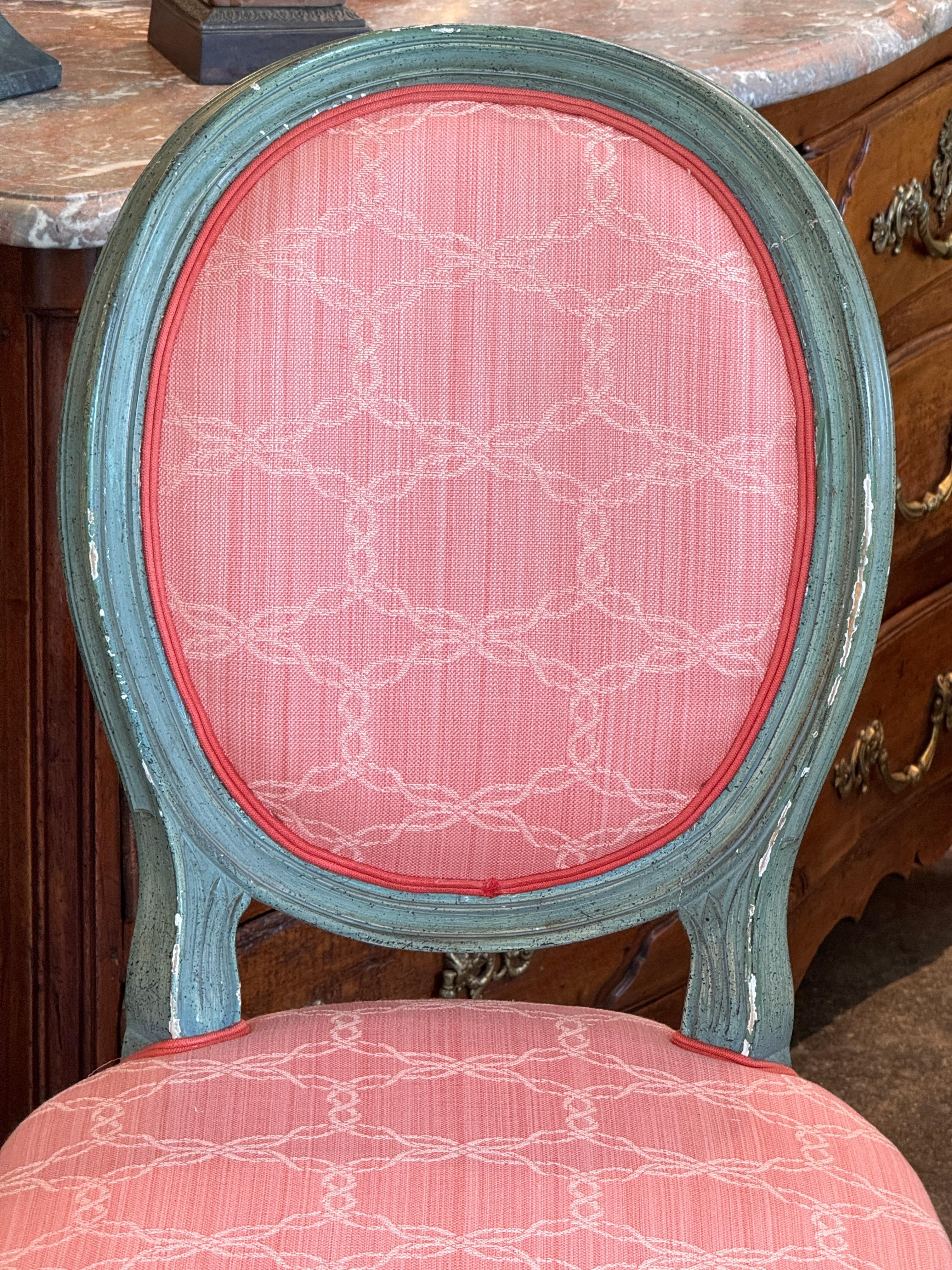 1950er Jahre Satz von 6 Louis XVI-Stil Esszimmerstühlen (Polster) im Angebot