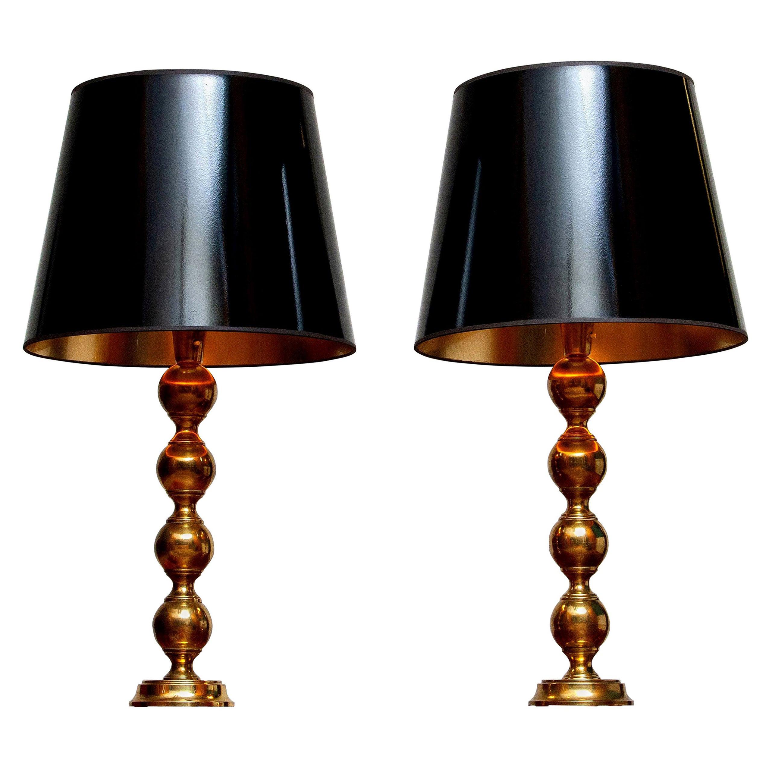 These beautiful extra large brass 1950s spherical table lamps are extremely rare and in great condition.
Suits 110 / 230 volts and have both one E27 / 28 bulb with switch. Technically 100%
The brass Stand alone is 20 inches in height. Together