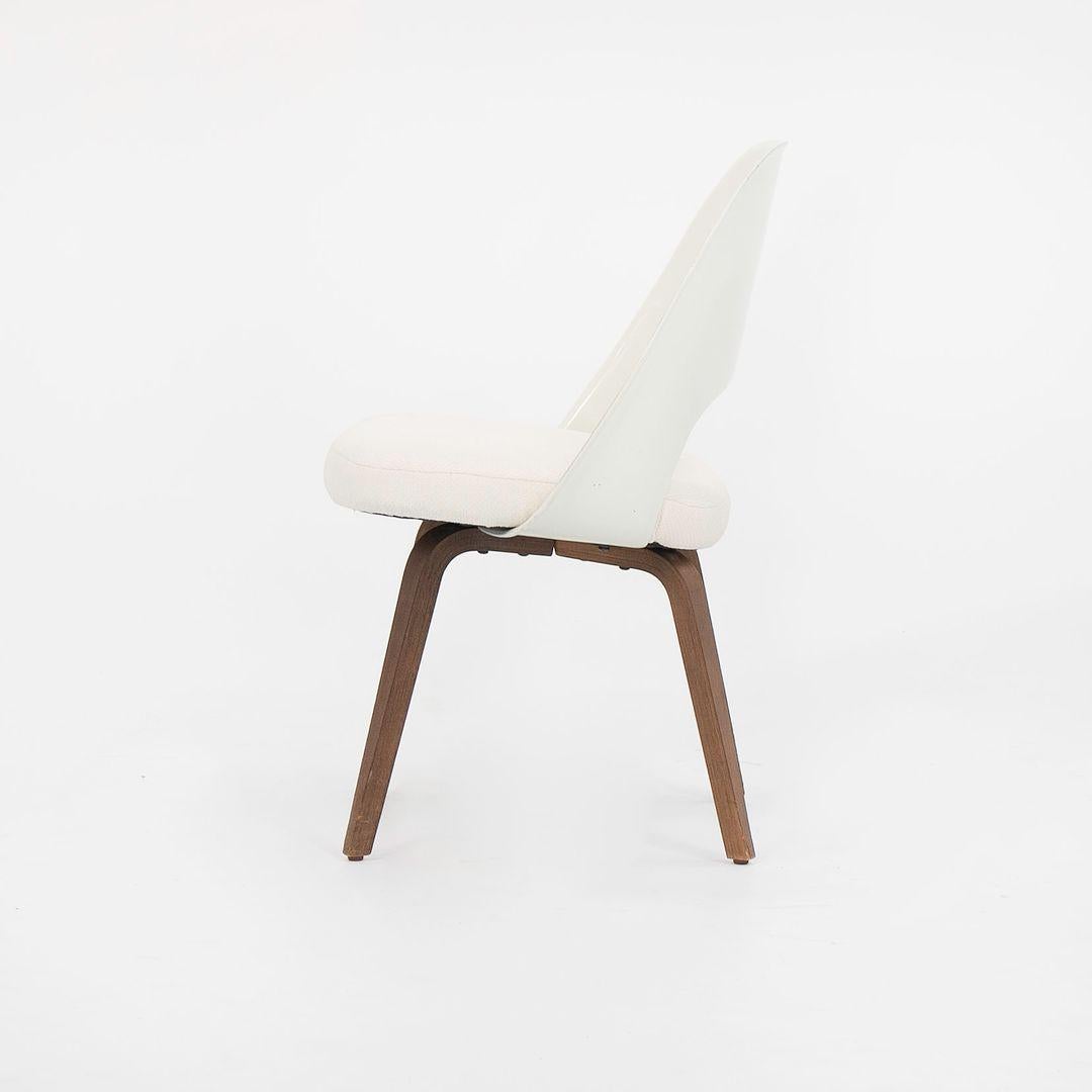 1950er Satz von vier armlosen Chefsesseln mit Beinen von Eero Saarinen für Knoll (Glasfaser) im Angebot