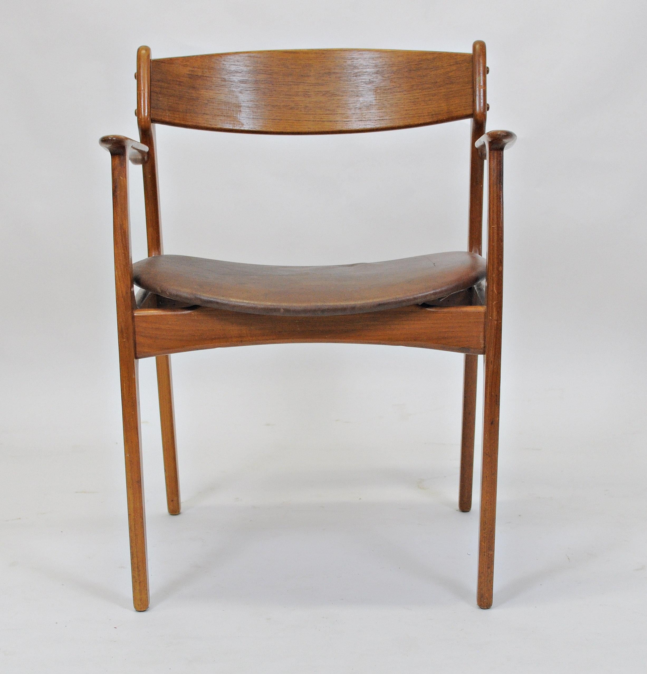 A rarely seen set of 4 Erik Buch teak armchairs with backrest in teak.

The chairs have been overlooked and refinished by our cabinetmaker to insure that they are in very good condition with only minimal signs of age and use and will be