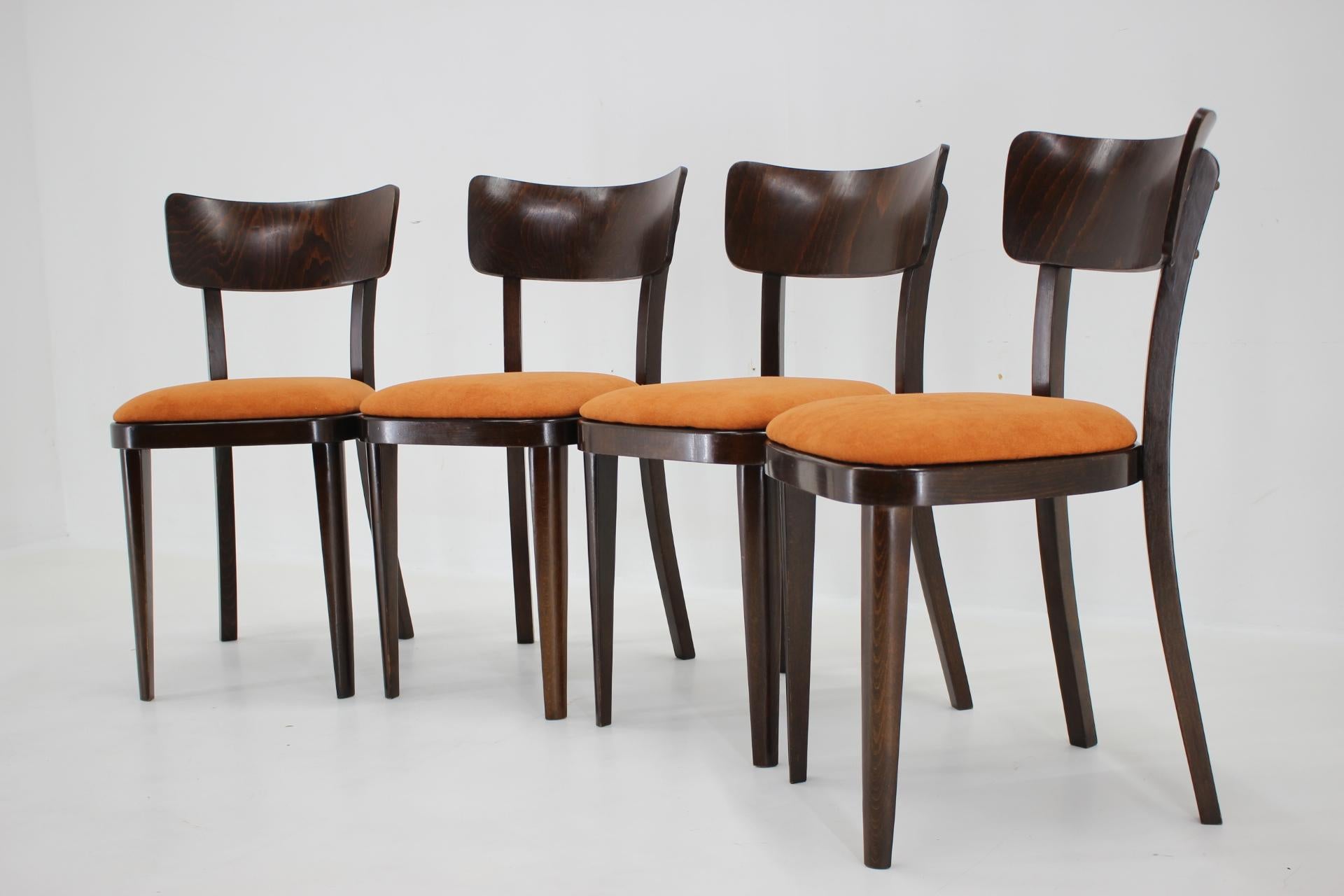 1950s Set of Four Restored Dining Chairs, Czechoslovakia In Good Condition For Sale In Praha, CZ
