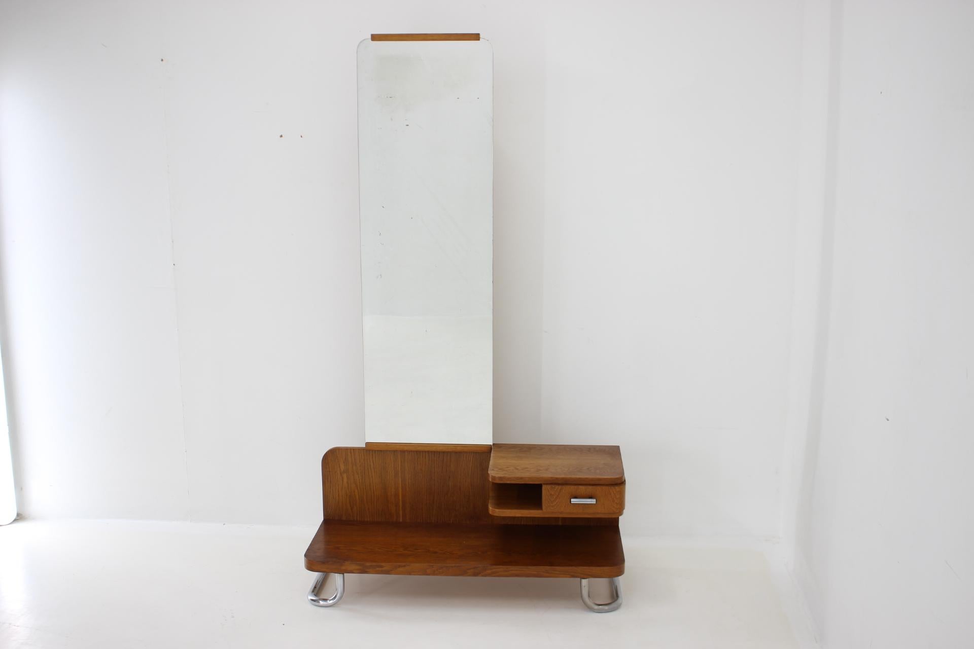 - good /very good original condition with minor signs of use
- size of side tables: H:61  W:45   D:42 cm
