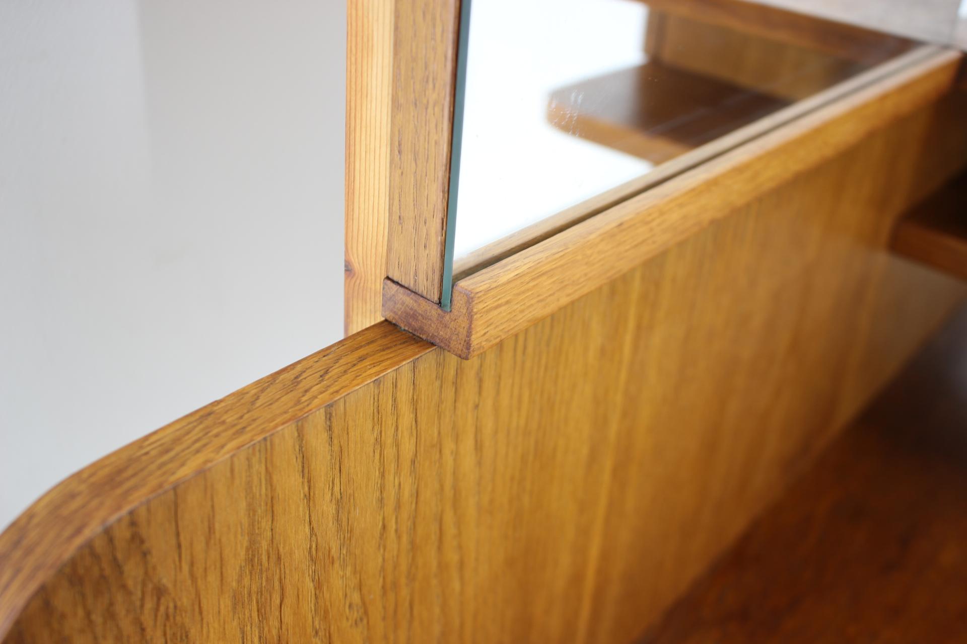 1950s Set of  Oak Bauhaus Mirror Cabinet and Bedside Tables, Czechoslovakia 4