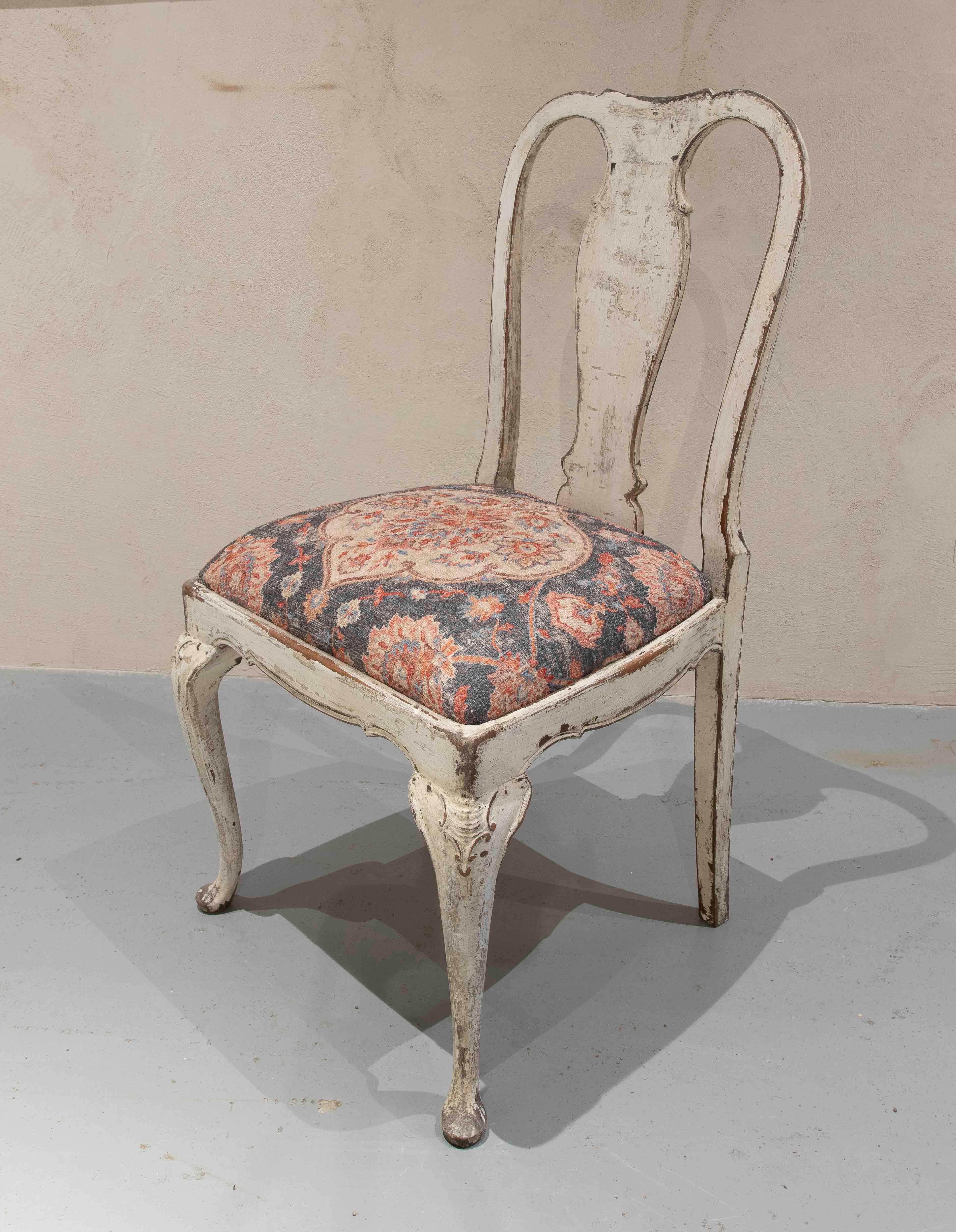 Peint à la main 1950s Set of Six Antique Louis XV Style Chairs with Classic Upholstery en vente