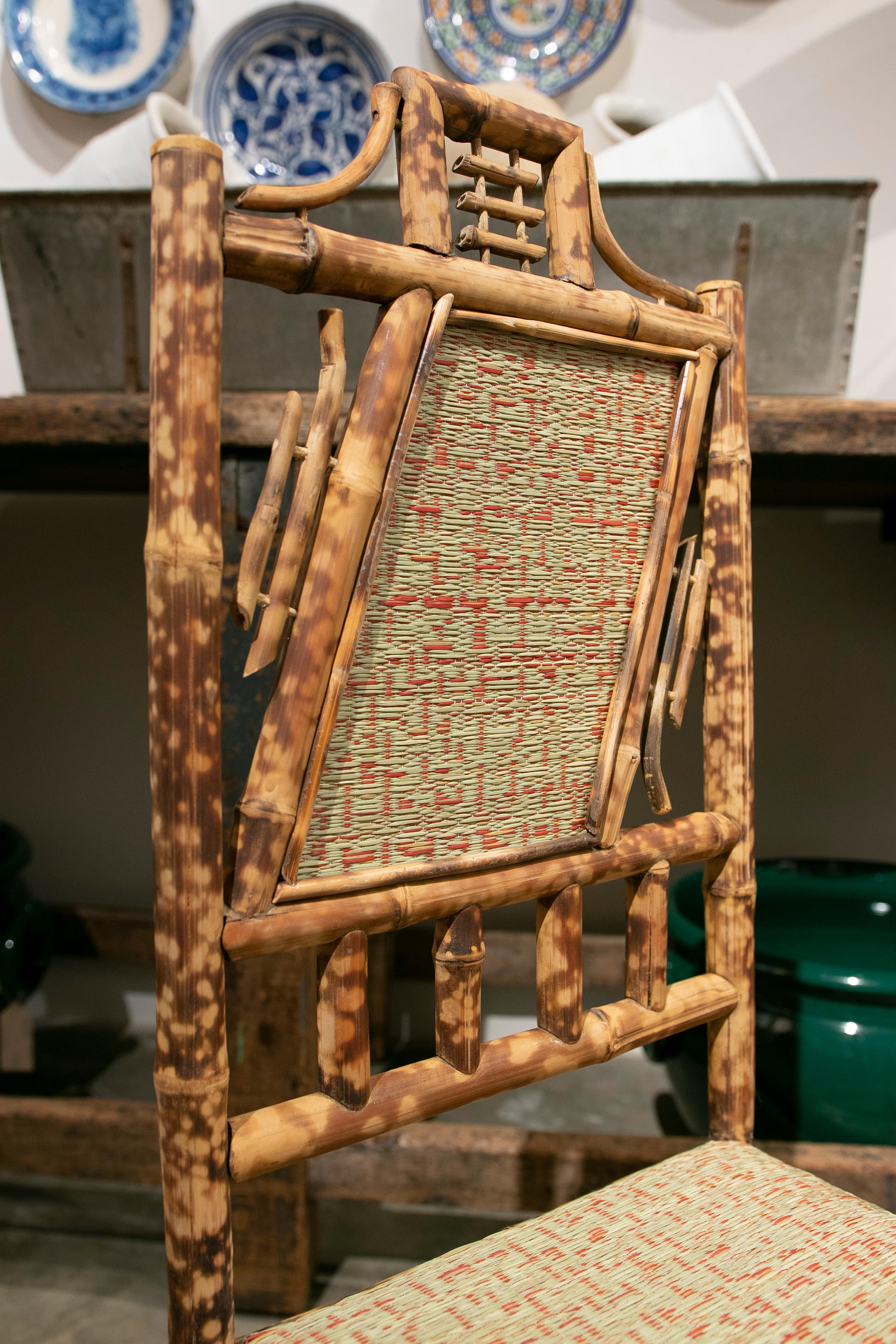 Satz von sechs Bambusstühlen aus den 1950er Jahren mit Sitz und Rückenlehne aus natürlichem Raffia 5