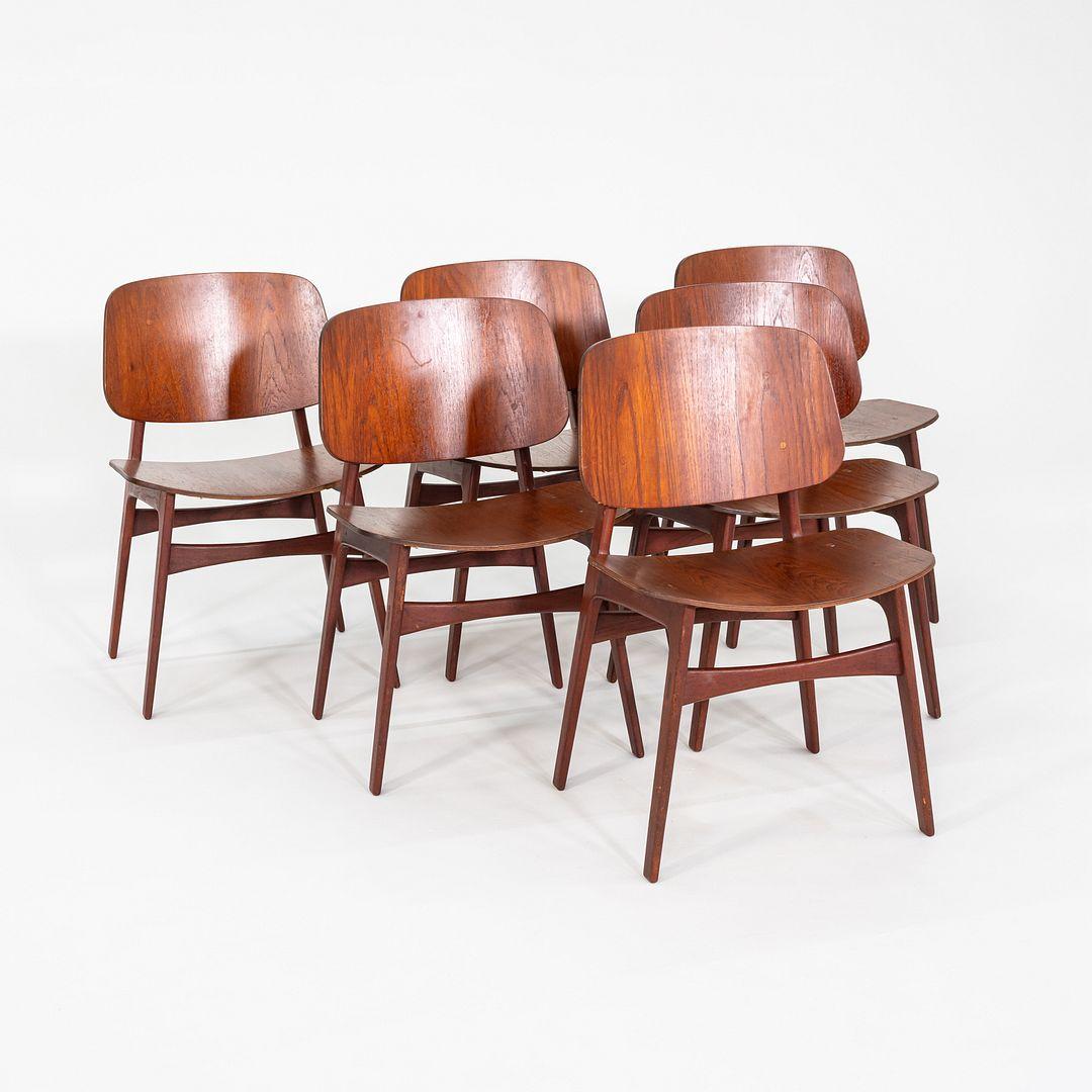 Questo è un set di sei sedie da pranzo Model No. 155, disegnate dal designer danese Borge Mogensen per Soborg Mobelfabrik nel 1950. Questo particolare set risale agli anni '50. Le sedie sono costruite con telai in teak massiccio con superfici