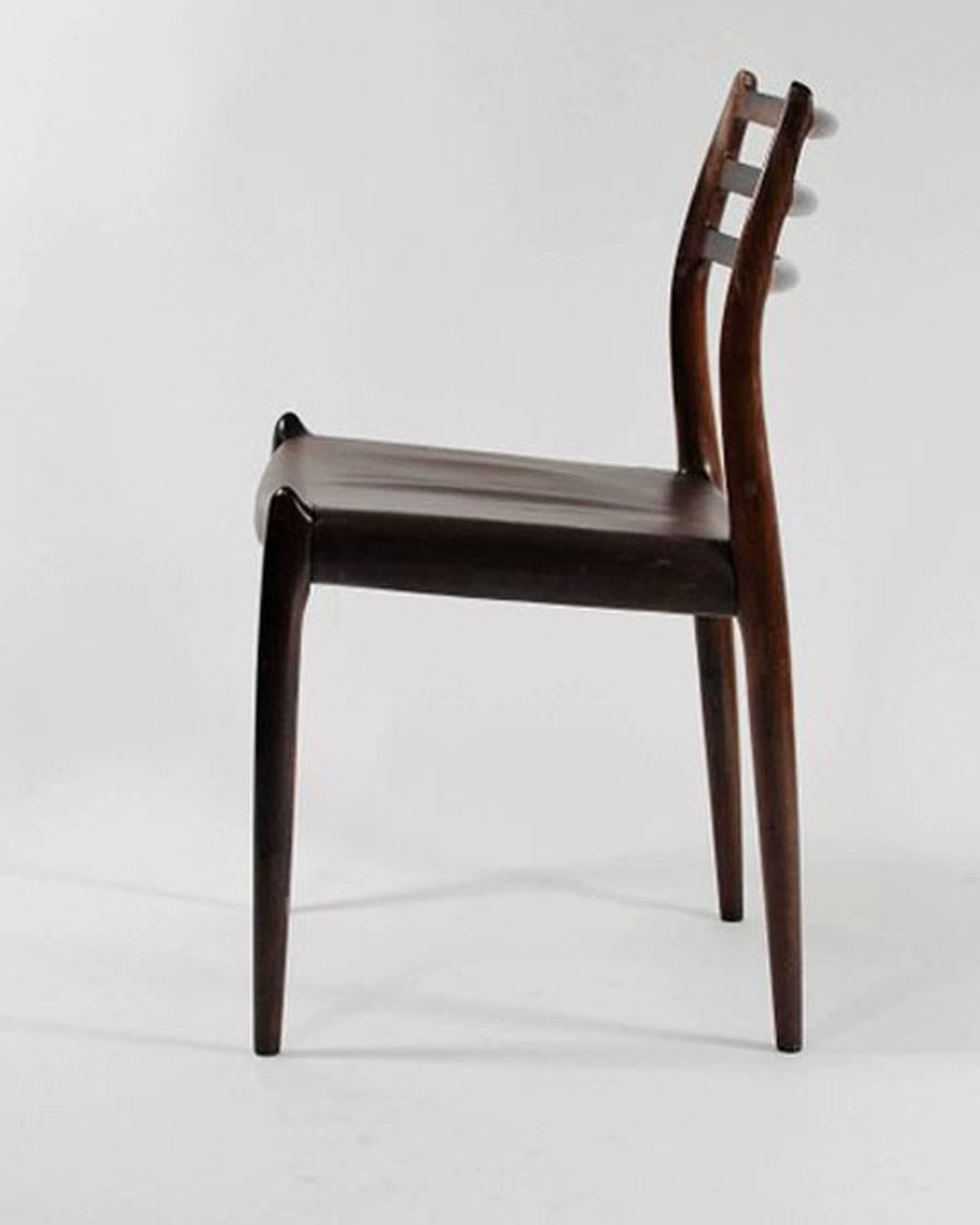 Scandinave moderne Six chaises de salle à manger en bois de rose N. O. Moller entièrement restaurées - tissu d'ameublement personnalisé en vente