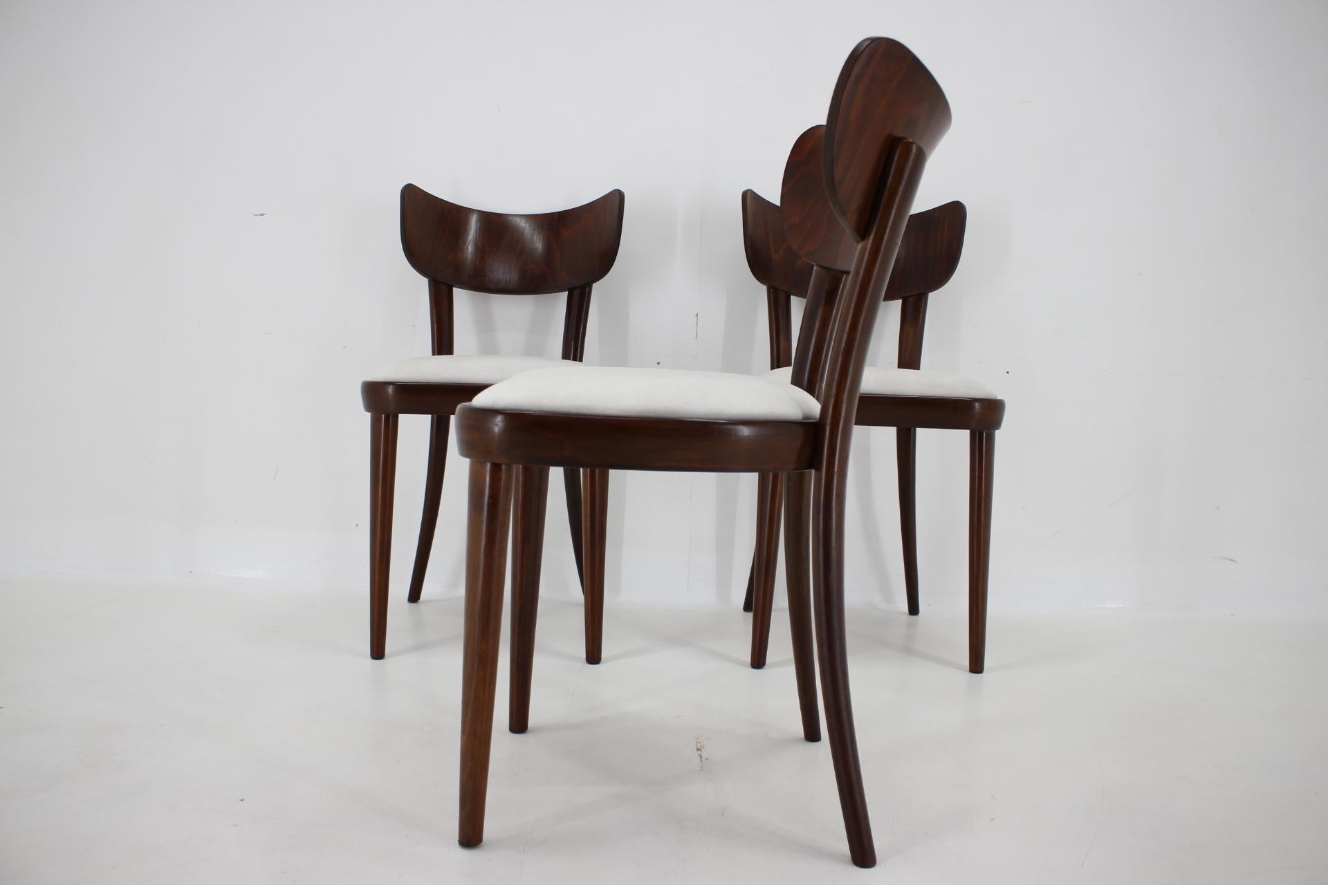 1950s Set of Three Restored Beech Dining Chairs, Czechoslovakia For Sale 6
