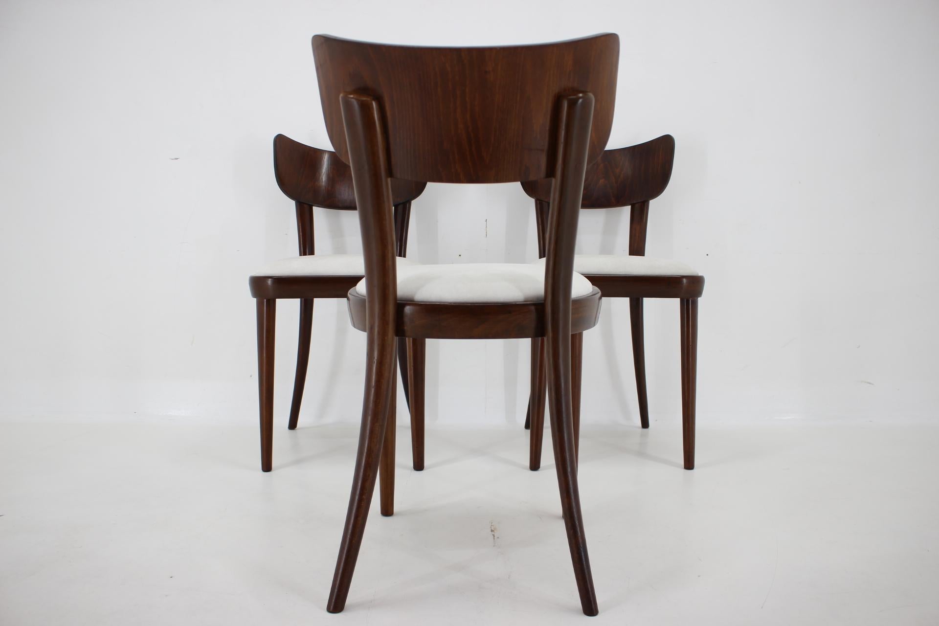1950s Set of Three Restored Beech Dining Chairs, Czechoslovakia For Sale 4