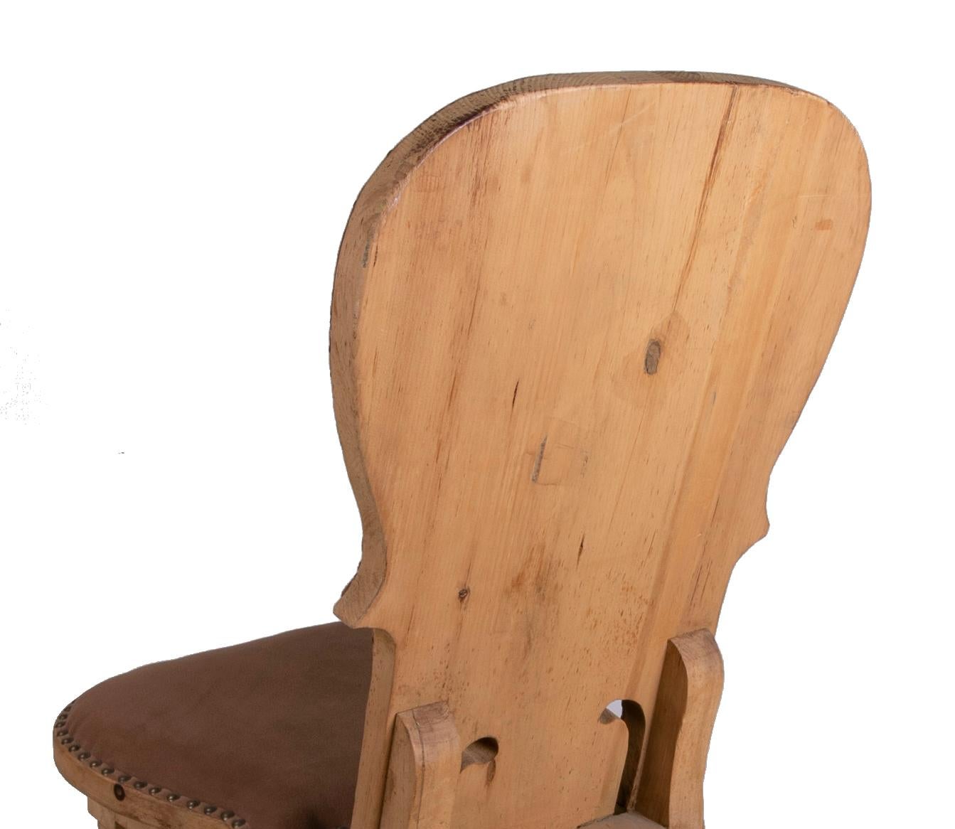 Set aus zwölf Stühlen in der Farbe des Holzes, gepolstert mit Ohrsteckern, 1950er Jahre (Eisen)