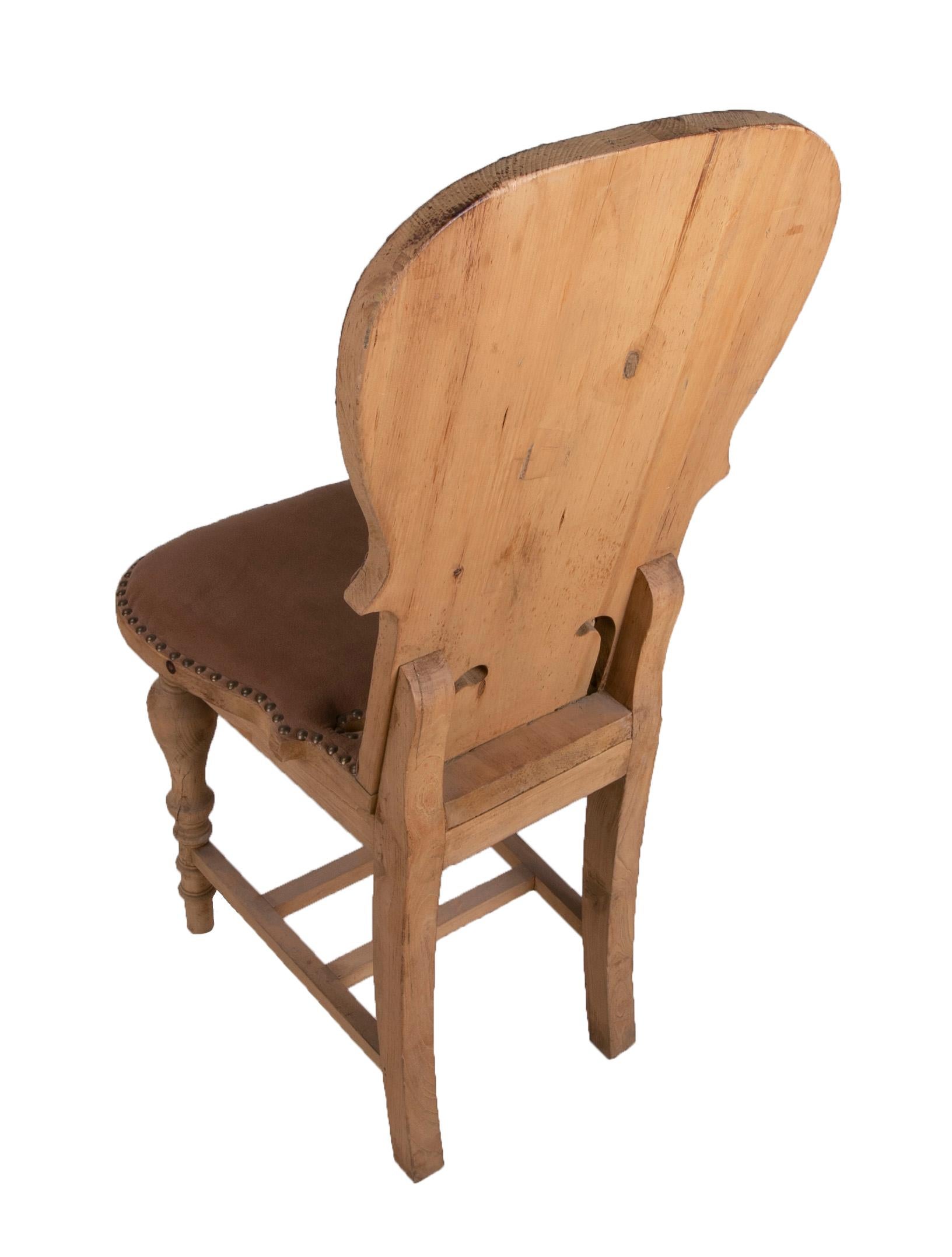 Set aus zwölf Stühlen in der Farbe des Holzes, gepolstert mit Ohrsteckern, 1950er Jahre 1