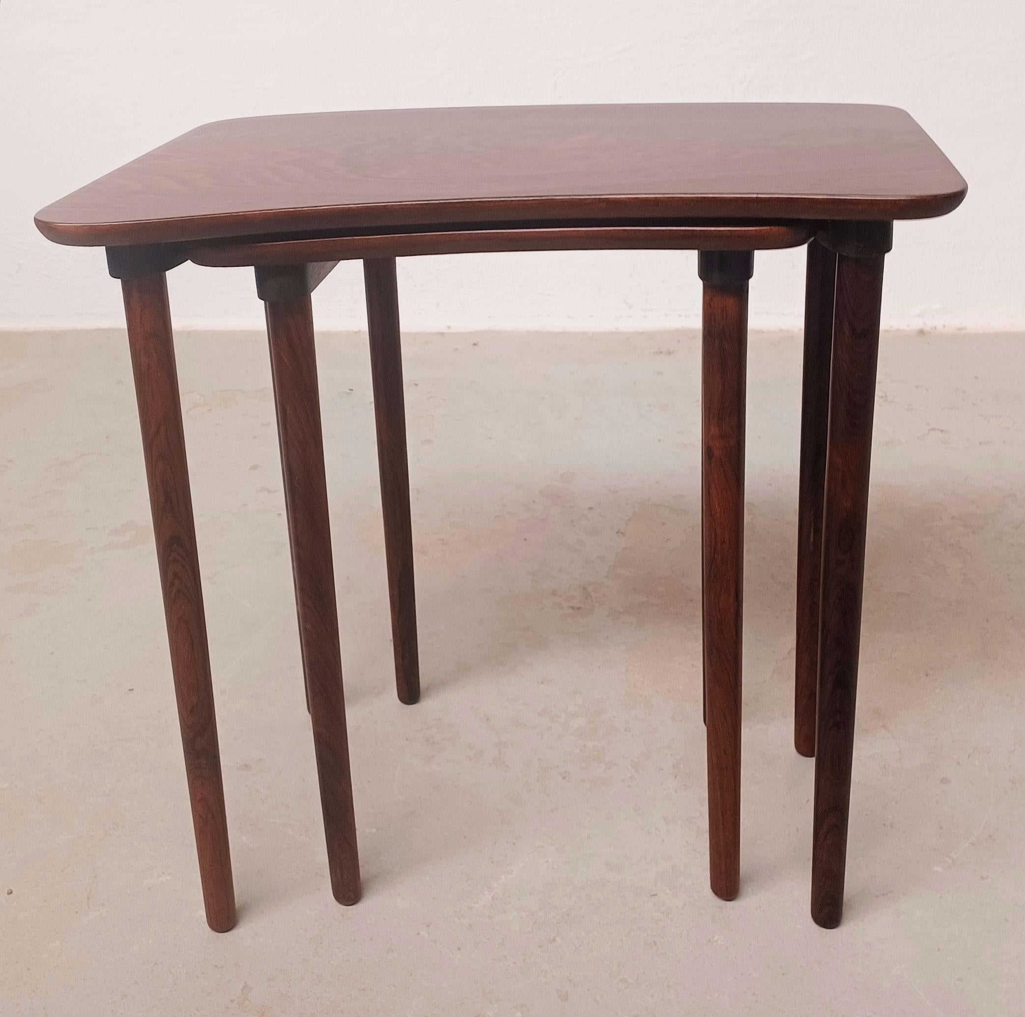 Scandinavian Modern 1950s Set of Two Fully Restored Danish Rosewood Nesting Tables For Sale