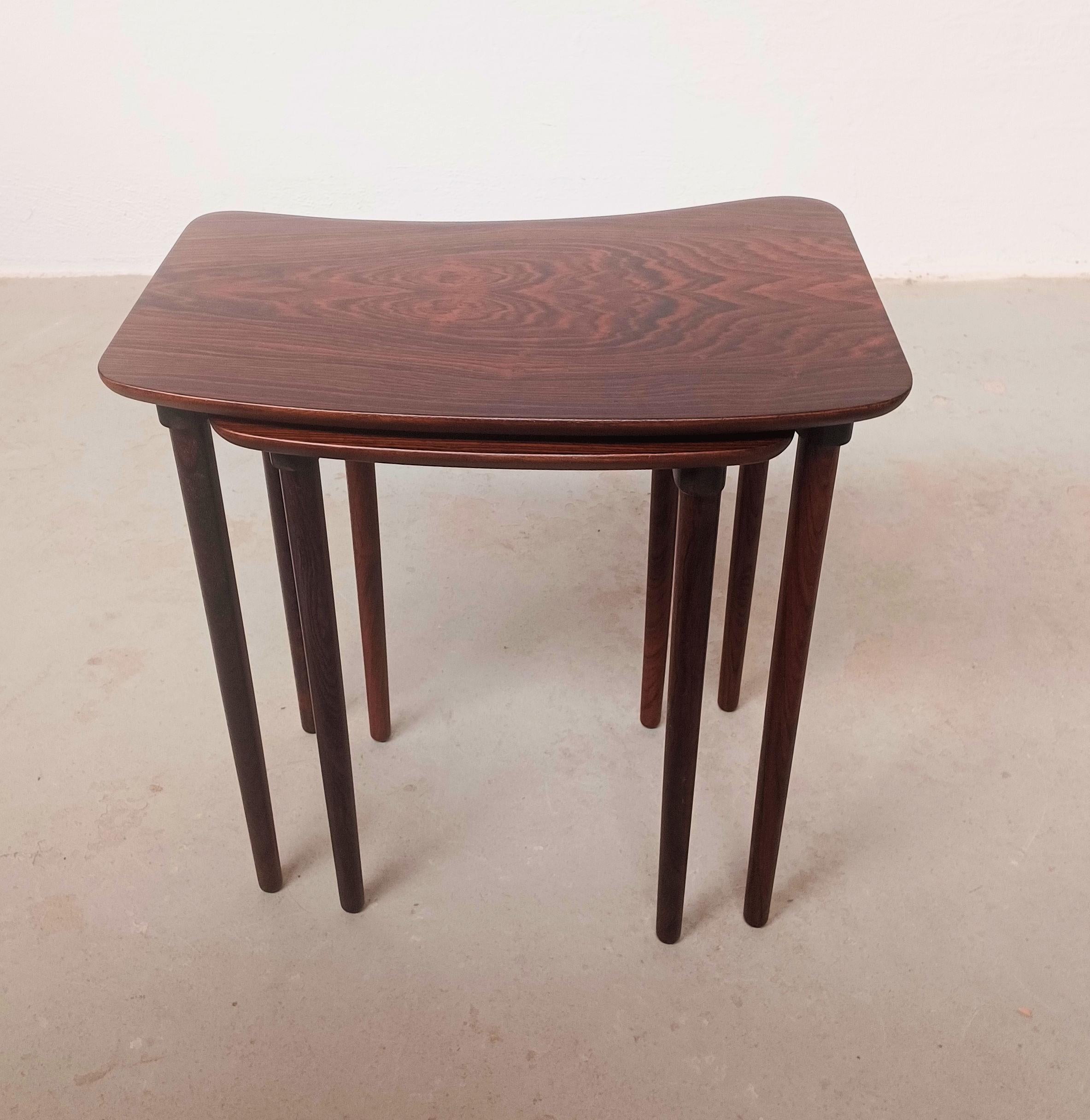 1950s Set of Two Fully Restored Danish Rosewood Nesting Tables For Sale 2