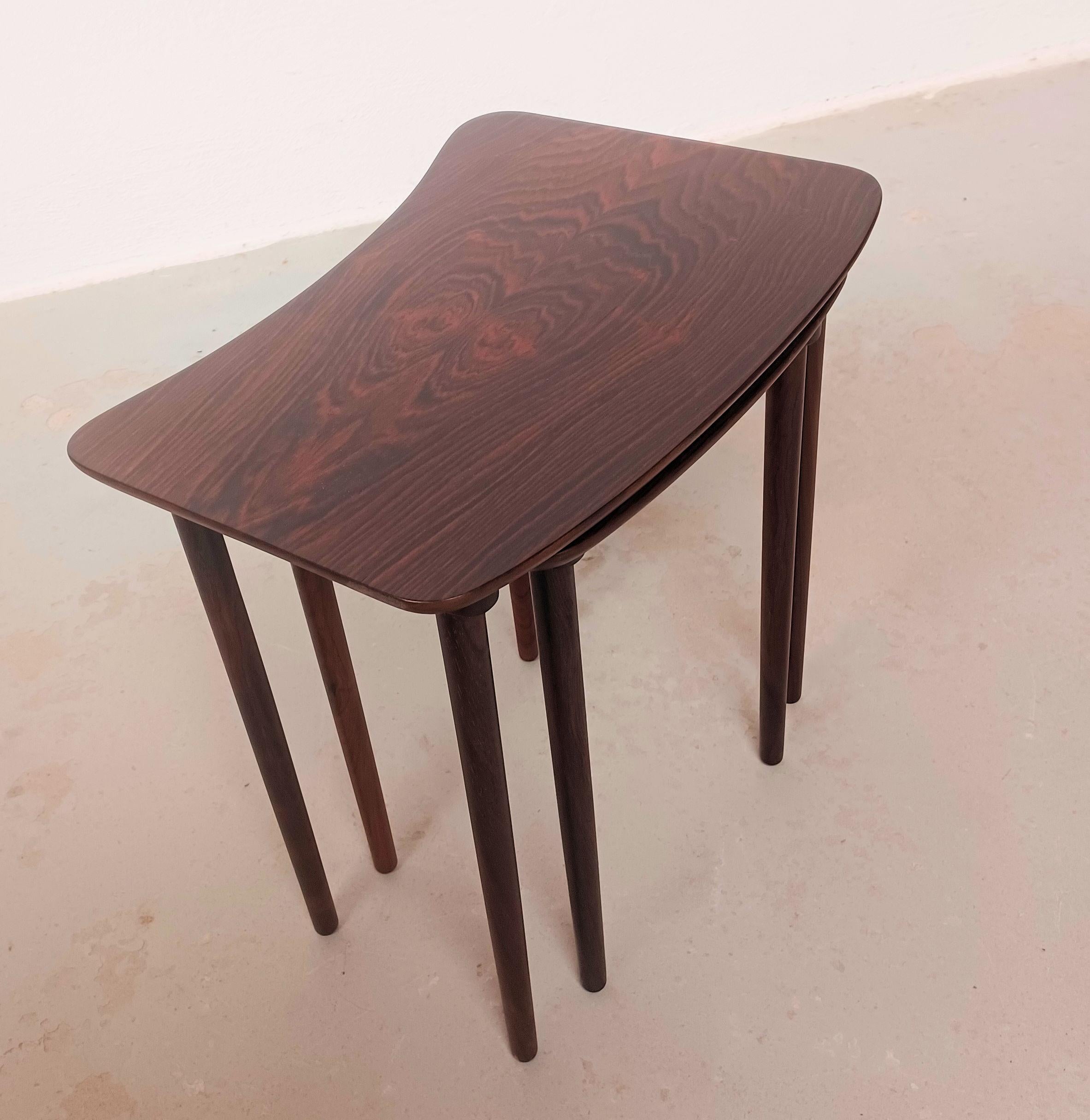 1950s Set of Two Fully Restored Danish Rosewood Nesting Tables For Sale 3