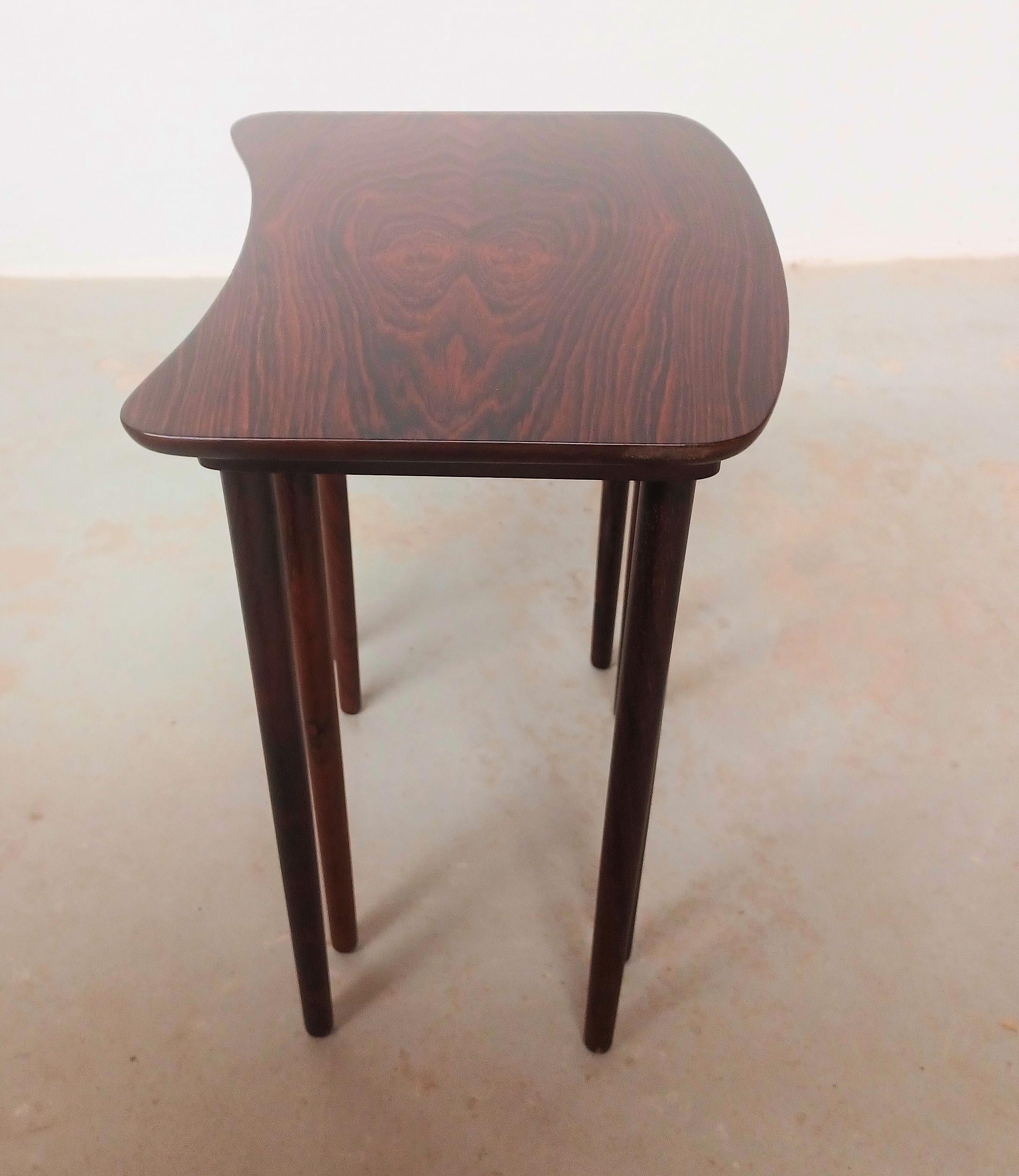 1950s Set of Two Fully Restored Danish Rosewood Nesting Tables For Sale 4