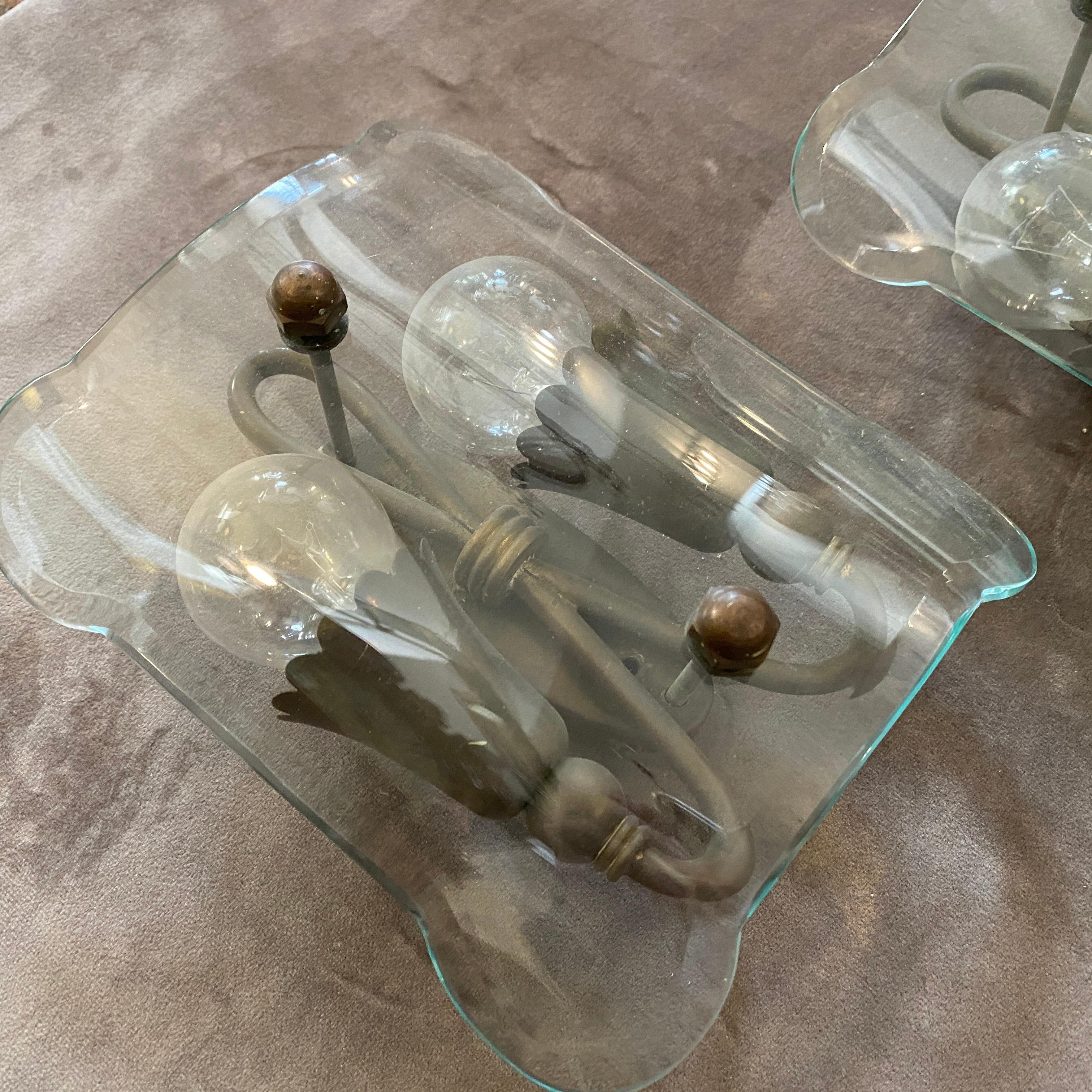 1950s Set of Two Mid-Century Modern Shaped Glass and Brass Italian Wall Sconces In Good Condition In Aci Castello, IT