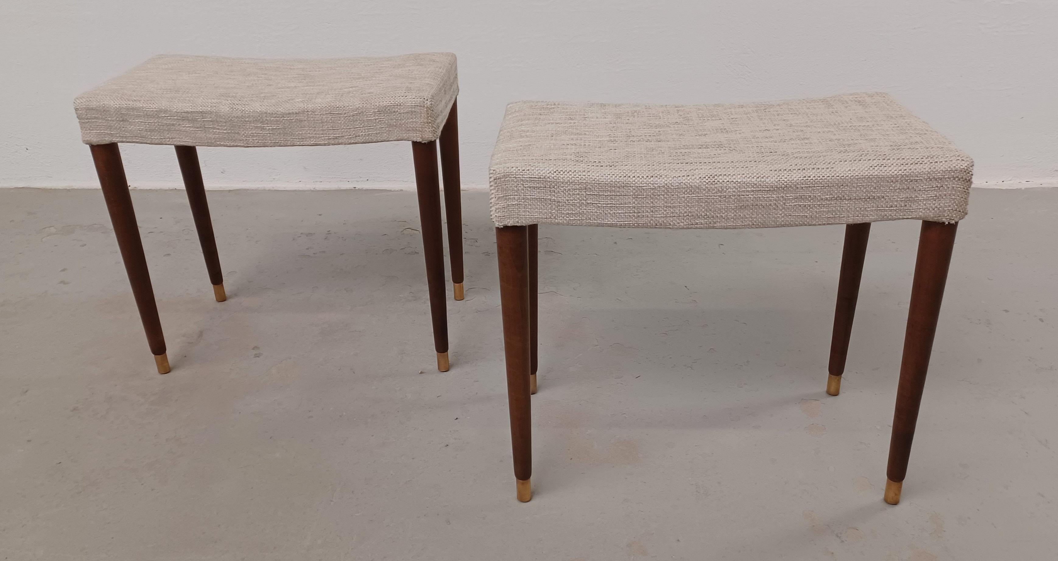 1950's set of two restored and reupholstered Danish mid-century modern stools

Set of two stools from the 1950s with tanned beech legs, solid brass shoes and new upholstery in very good condirion on a slightly curved seat.

Our cabinetmaker has