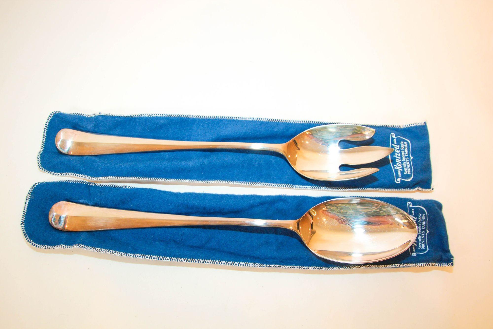 20th Century 1950s SG Hall Mark England Large Silver Plate Serving Spoon and Fork Set For Sale