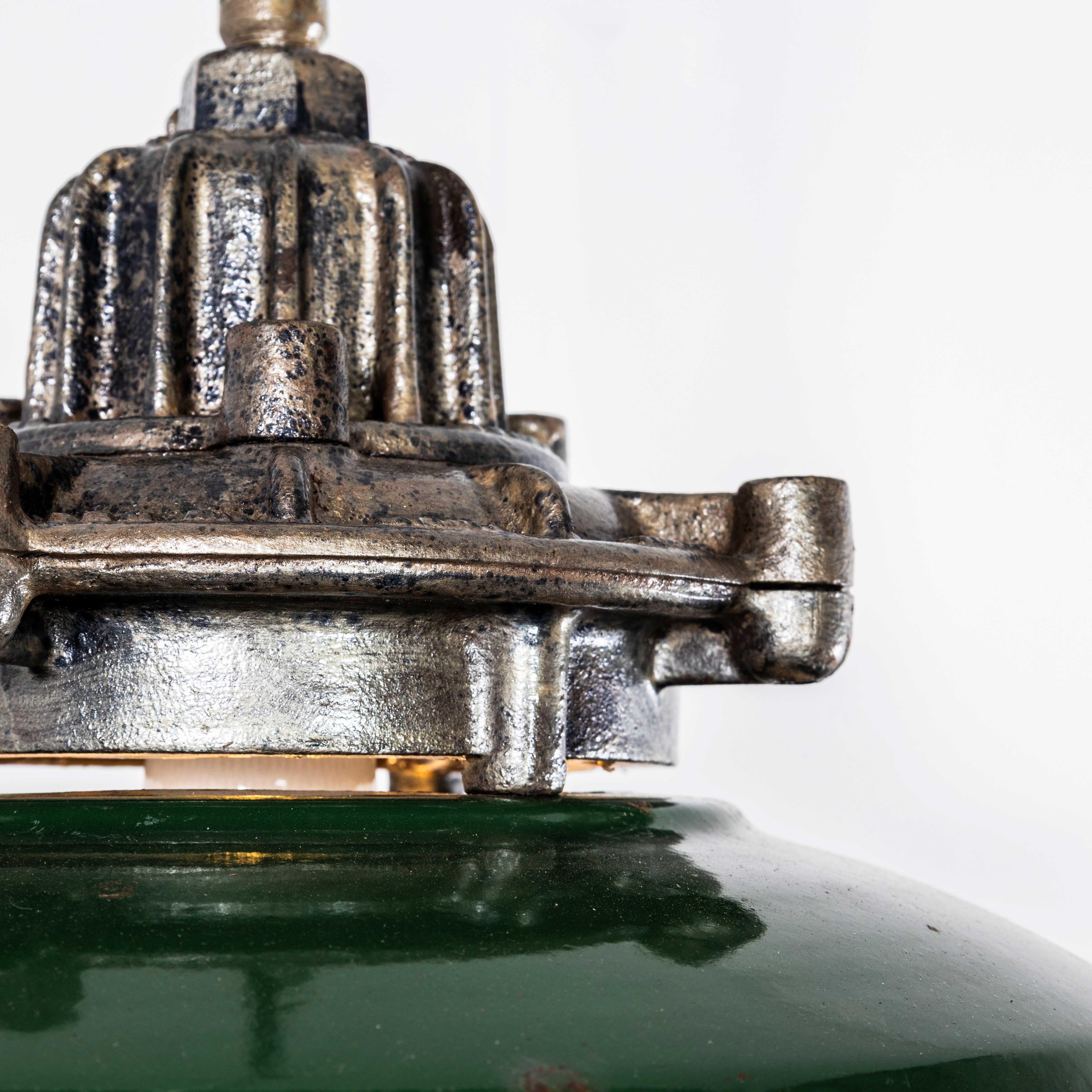 Metà XX secolo Lampada a sospensione di fabbrica Shallow 16 Inch Cast Top degli anni '50 in vendita