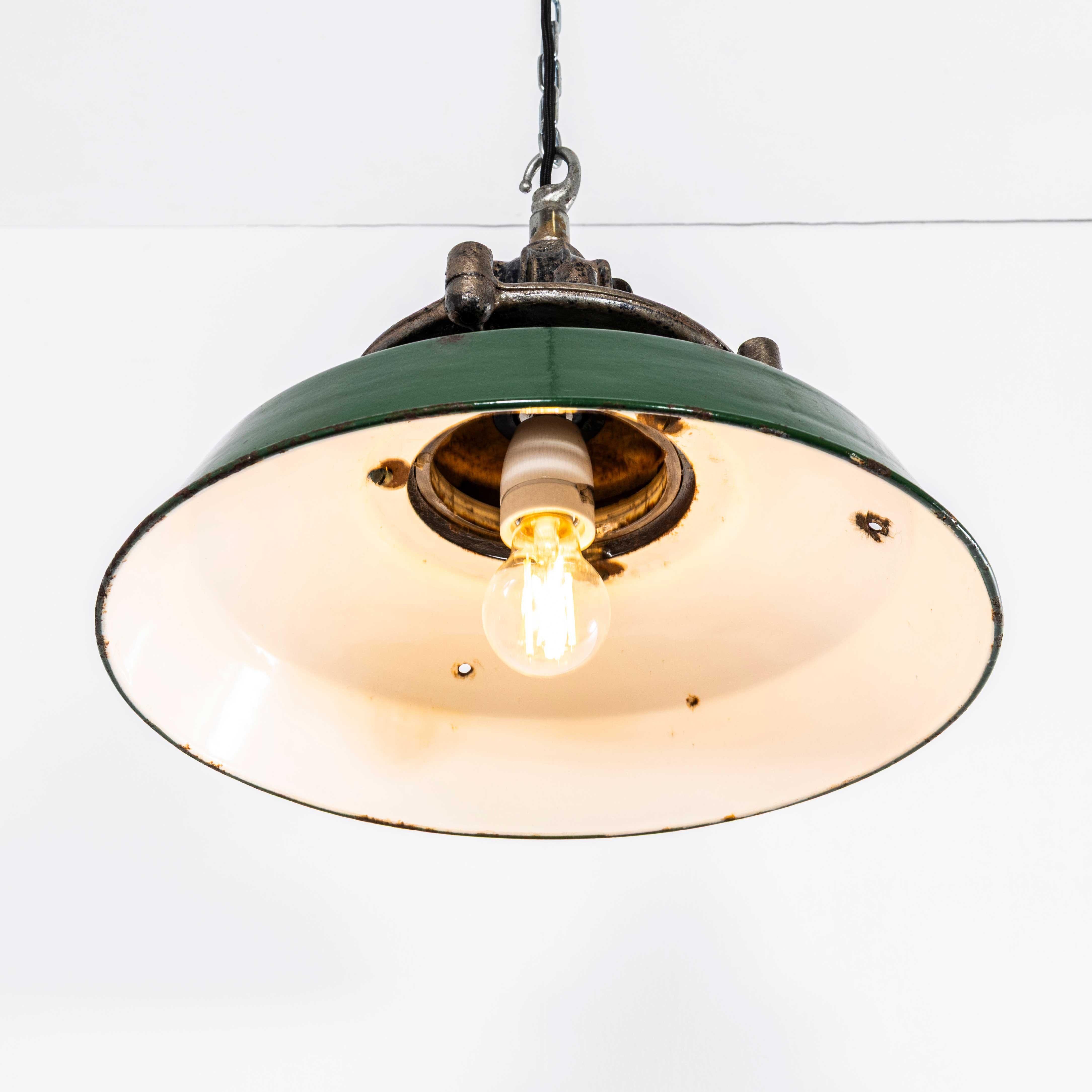 Lampada a sospensione di fabbrica Shallow 16 Inch Cast Top degli anni '50 in vendita 1