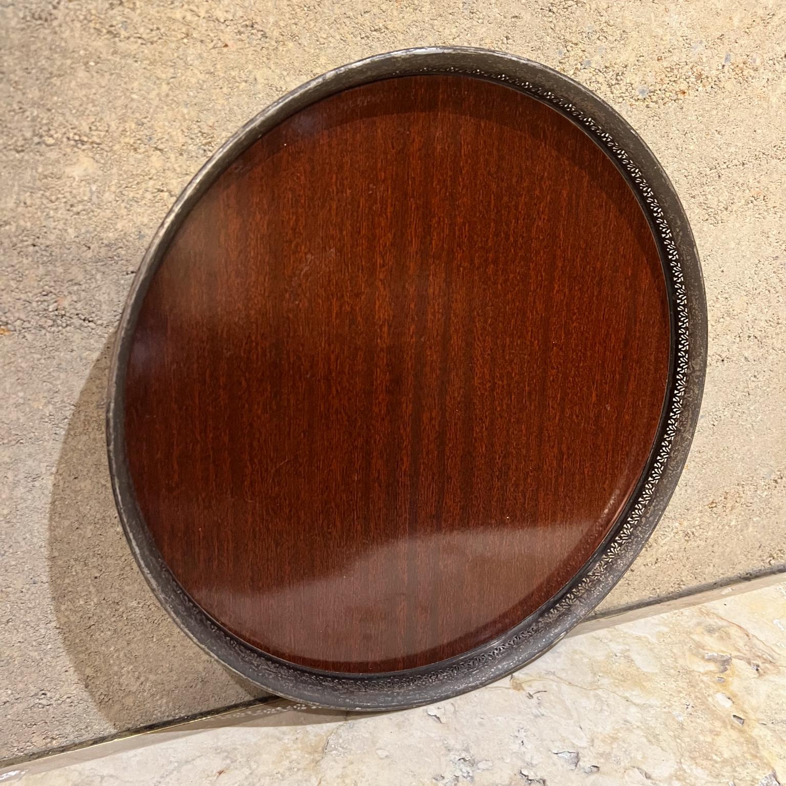 1950er Sheffield Silver Company Crescent Formica Rundes Serviertablett (Moderne der Mitte des Jahrhunderts) im Angebot
