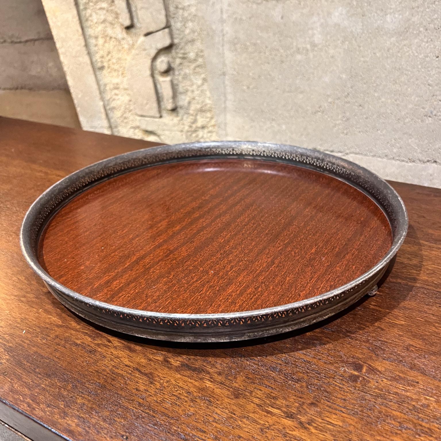 1950er Sheffield Silver Company Crescent Formica Rundes Serviertablett im Zustand „Gut“ im Angebot in Chula Vista, CA