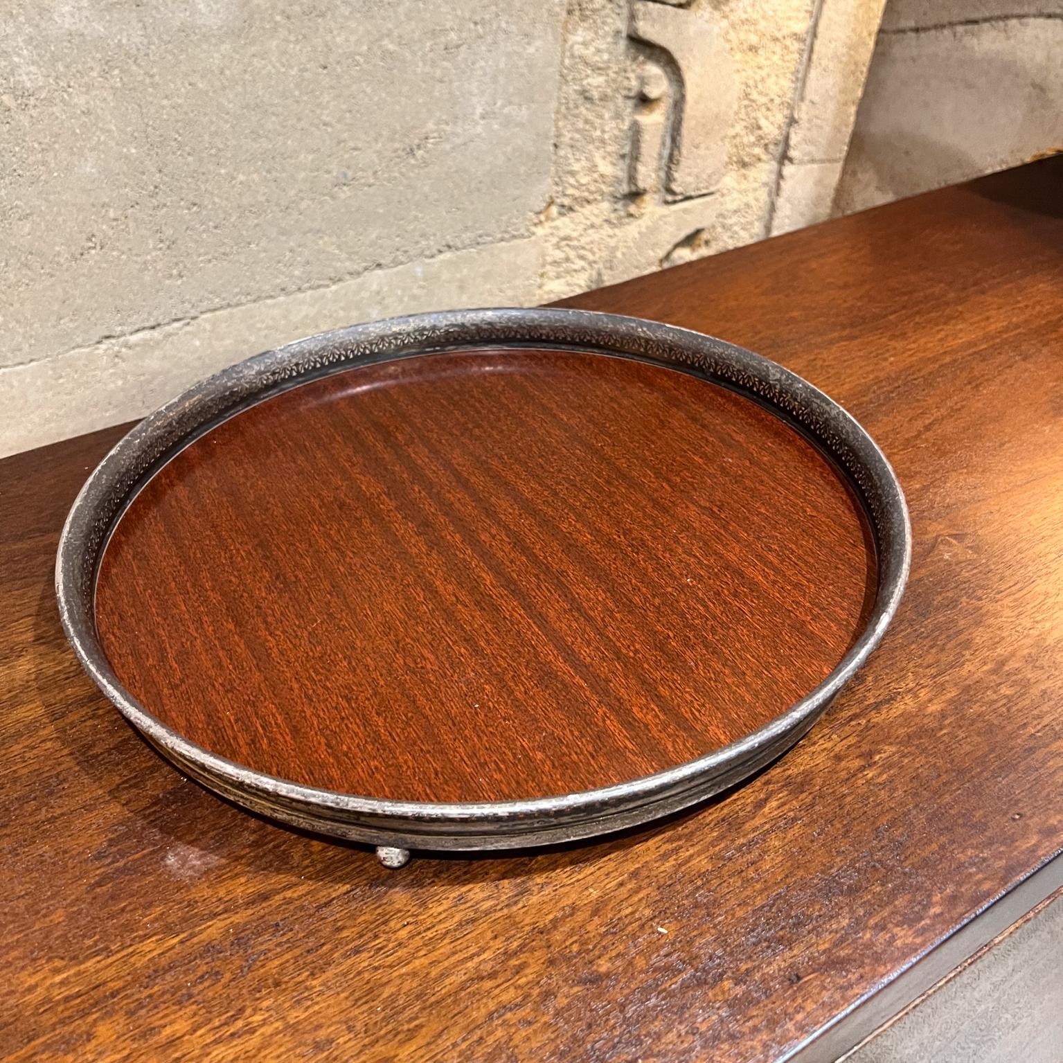 1950er Sheffield Silver Company Crescent Formica Rundes Serviertablett (Mitte des 20. Jahrhunderts) im Angebot