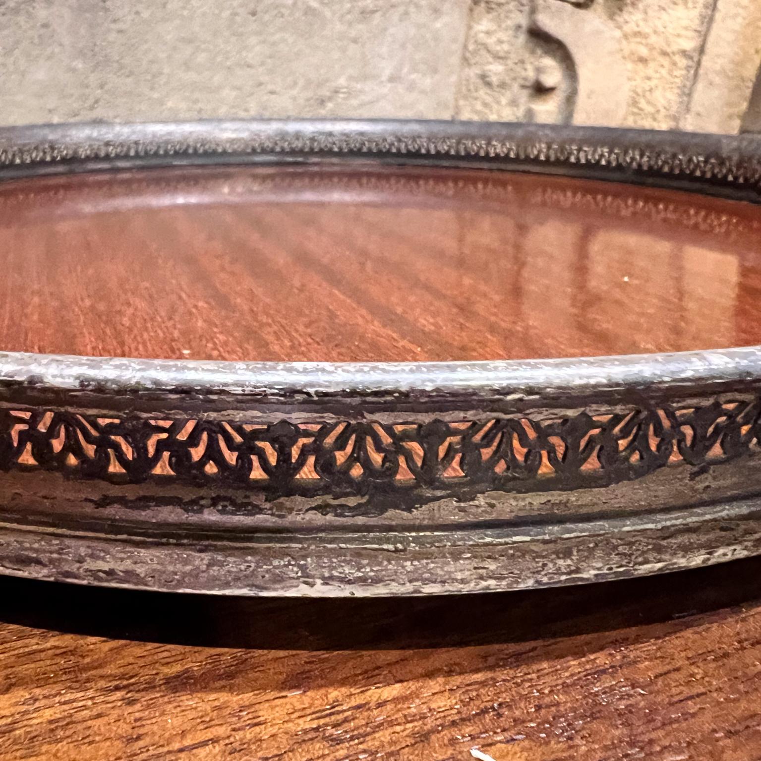 1950er Sheffield Silver Company Crescent Formica Rundes Serviertablett (Silber) im Angebot