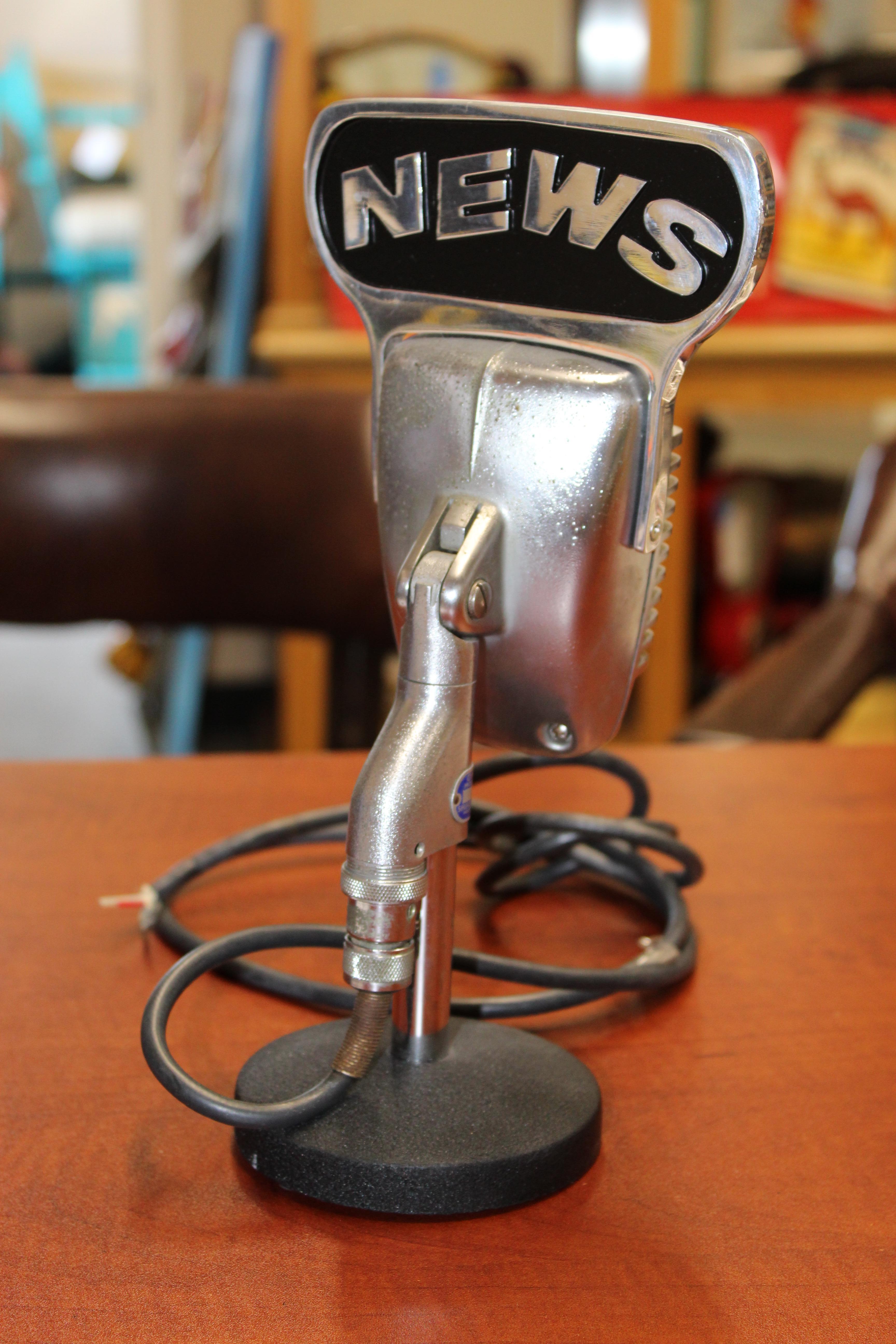 1950s Shure Model 51 Dynamic Microphone with News Topper For Sale 4