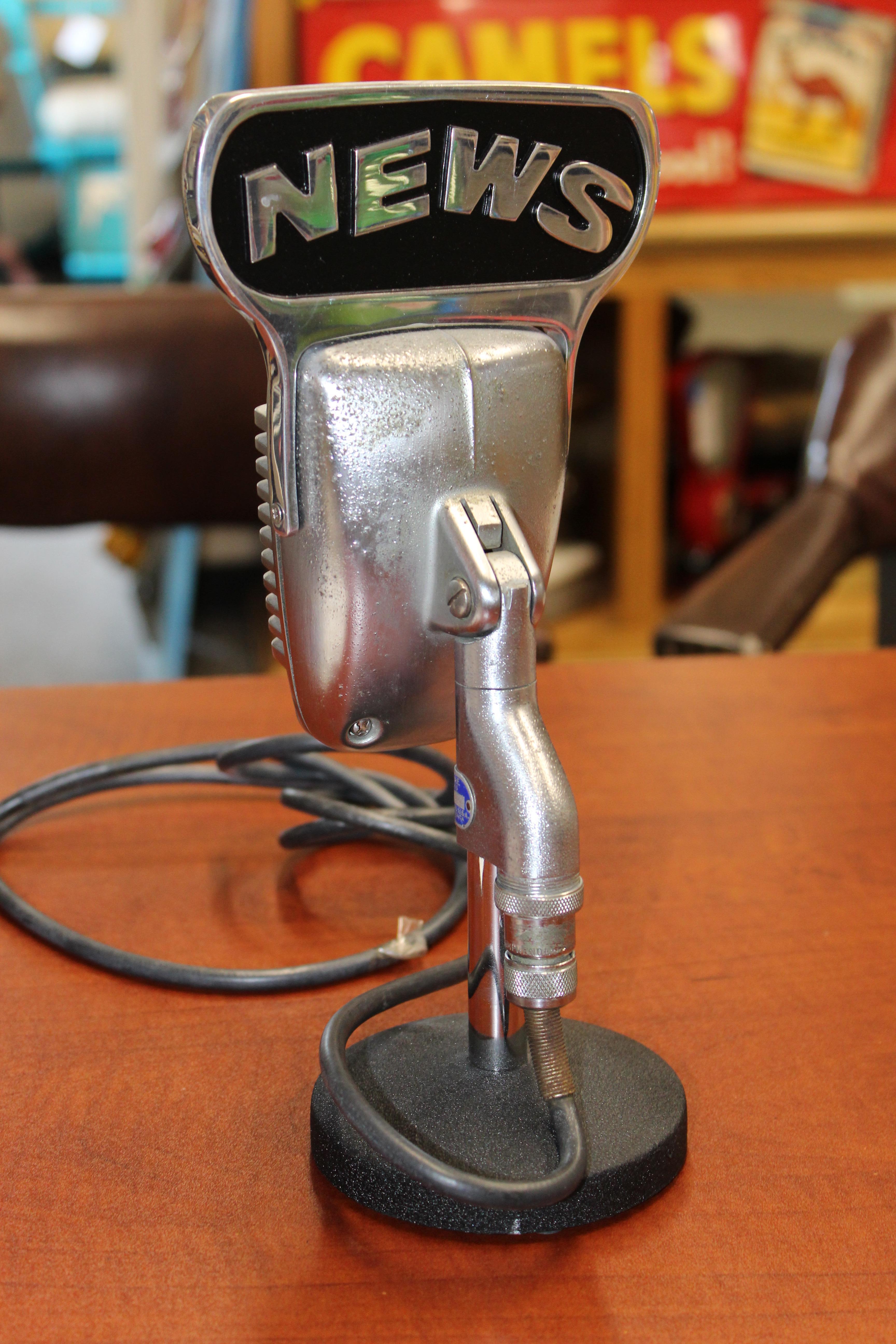 1950s Shure Model 51 Dynamic Microphone with News Topper For Sale 5