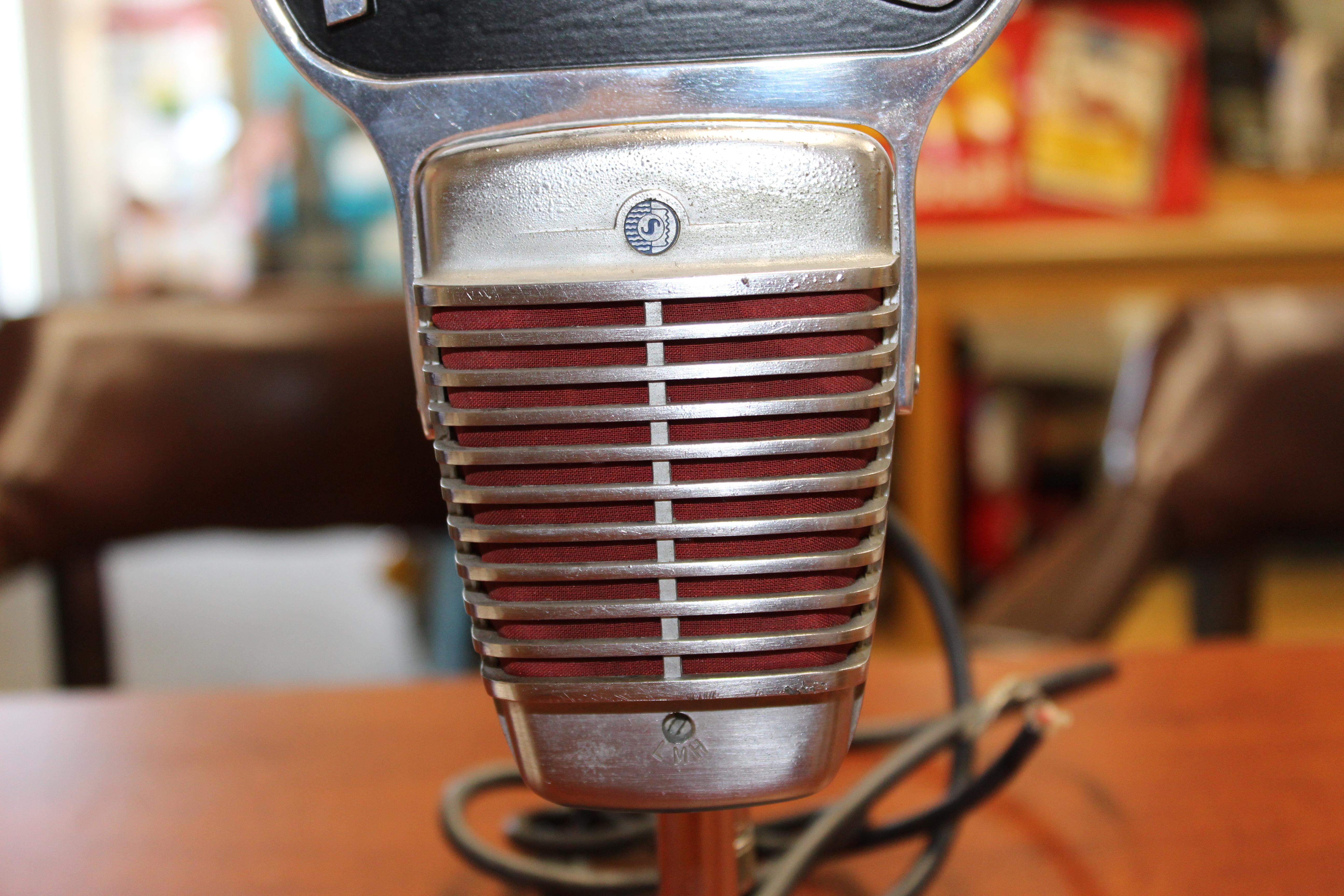 American 1950s Shure Model 51 Dynamic Microphone with News Topper For Sale