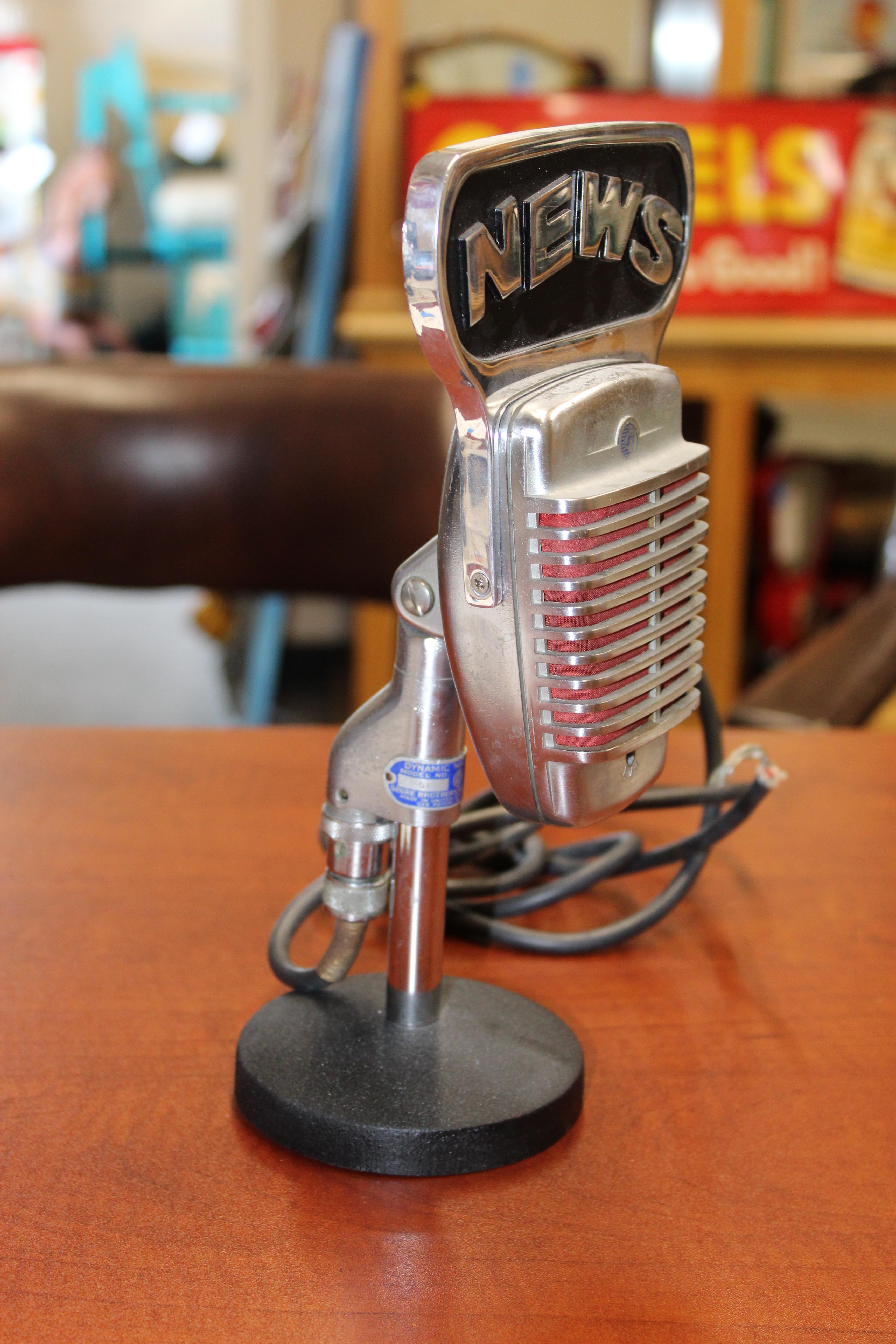 1950s Shure Model 51 Dynamic Microphone with News Topper For Sale 1