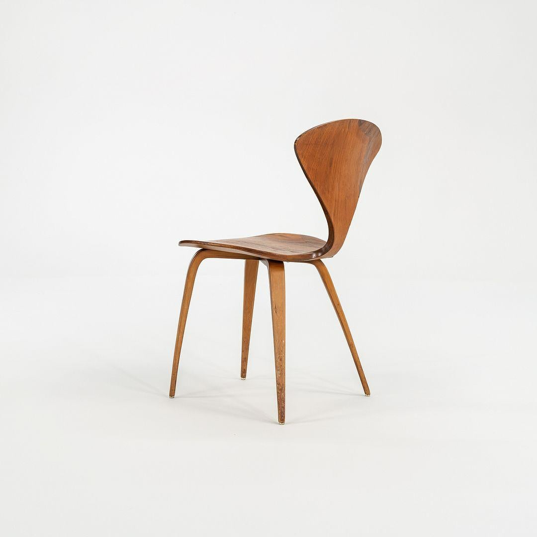 Moderne Chaise d'appoint des années 1950 en contreplaqué de noyer par Norman Cherner pour Plycraft en vente