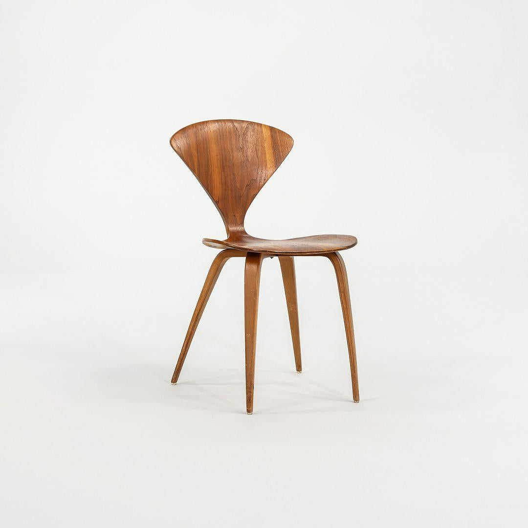 Américain Chaise d'appoint des années 1950 en contreplaqué de noyer par Norman Cherner pour Plycraft en vente