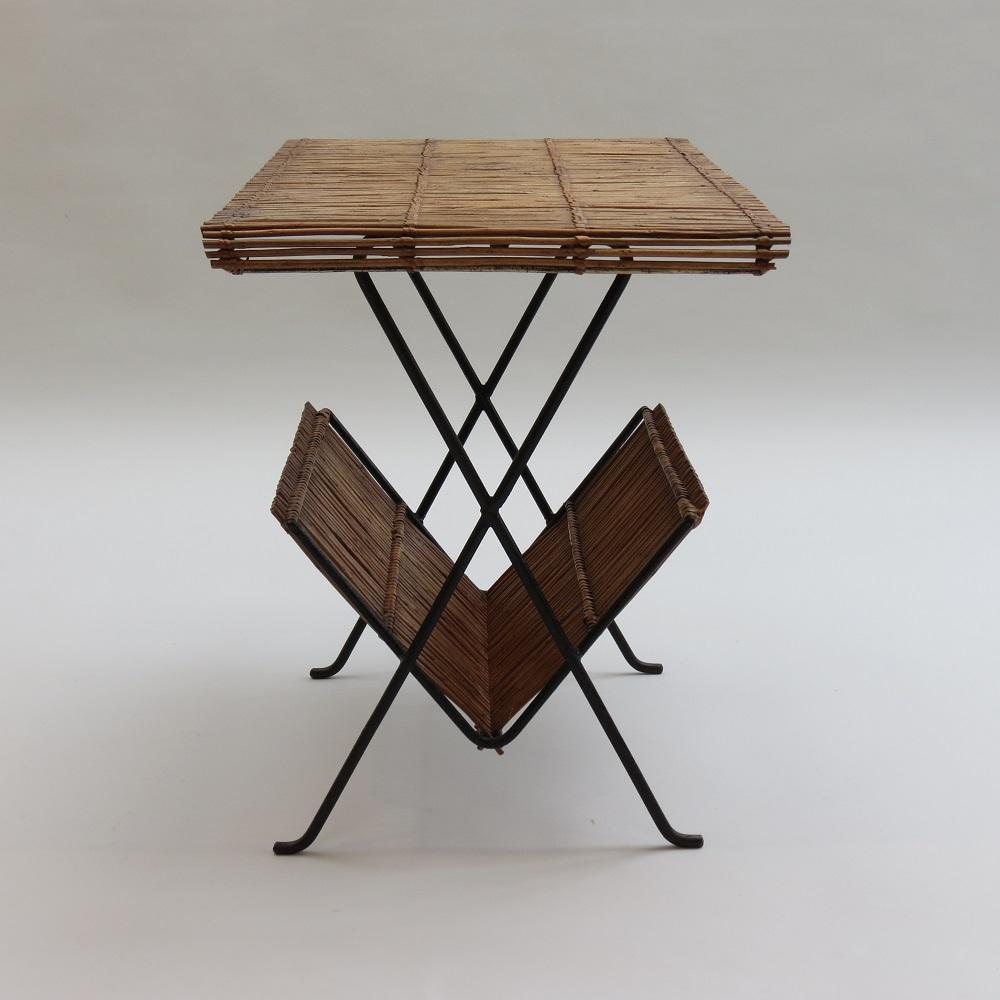 Anglais Table d'appoint des années 1950 en acier Steele et Reed avec porte-revues en vente