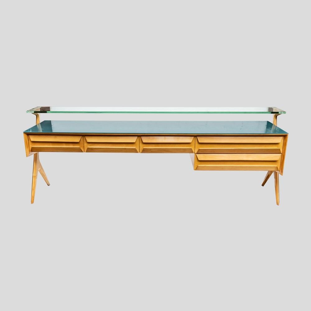 An outstanding sculptural organic sideboard / dresser designed by Vittorio Dassi in the early 1950s. Birch wood and original engraved glass construction, flanked by two-legged cheeks on either side, box-shaped corpus, the front with two large and