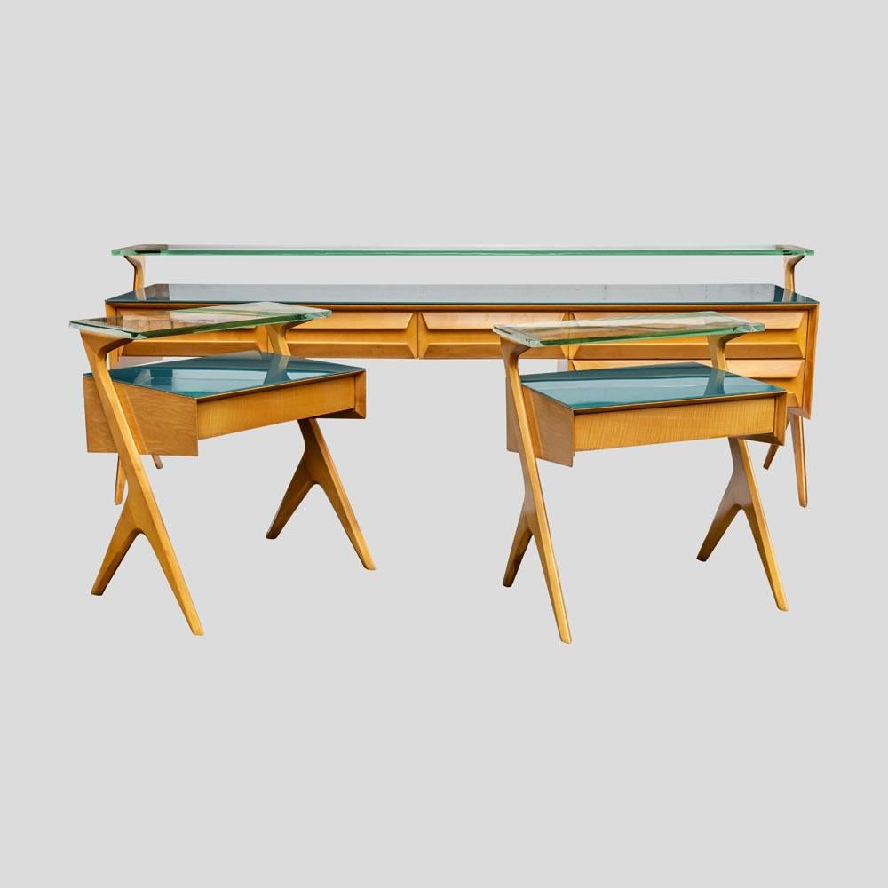 1950s Sideboard Birchwood Structure Glass Top Italian Design by Vittorio Dassi For Sale 4