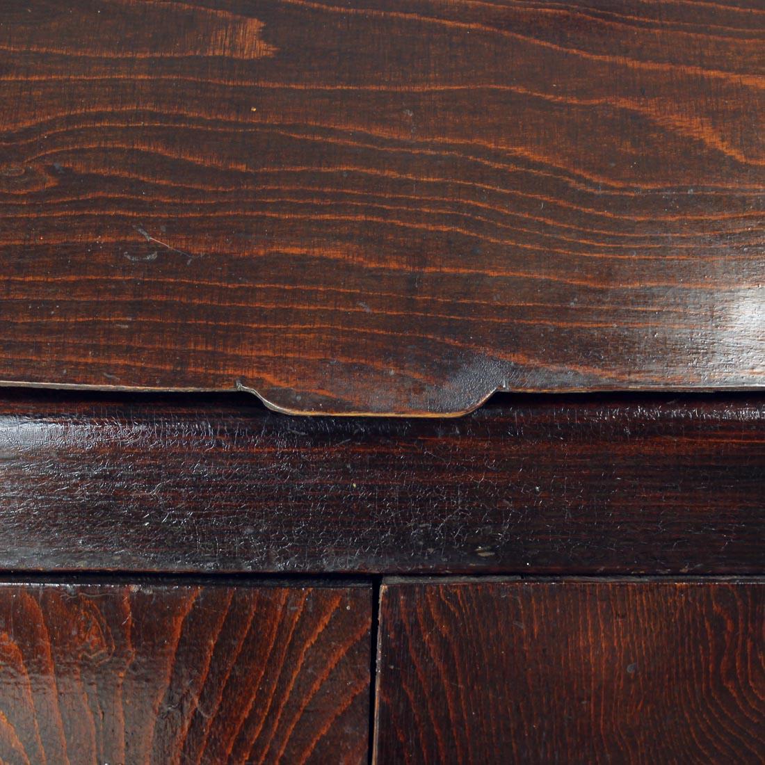 1950er Sideboard mit gebogener Sperrholz-Schiebeplatte, Tschechoslowakei (Mitte des 20. Jahrhunderts) im Angebot
