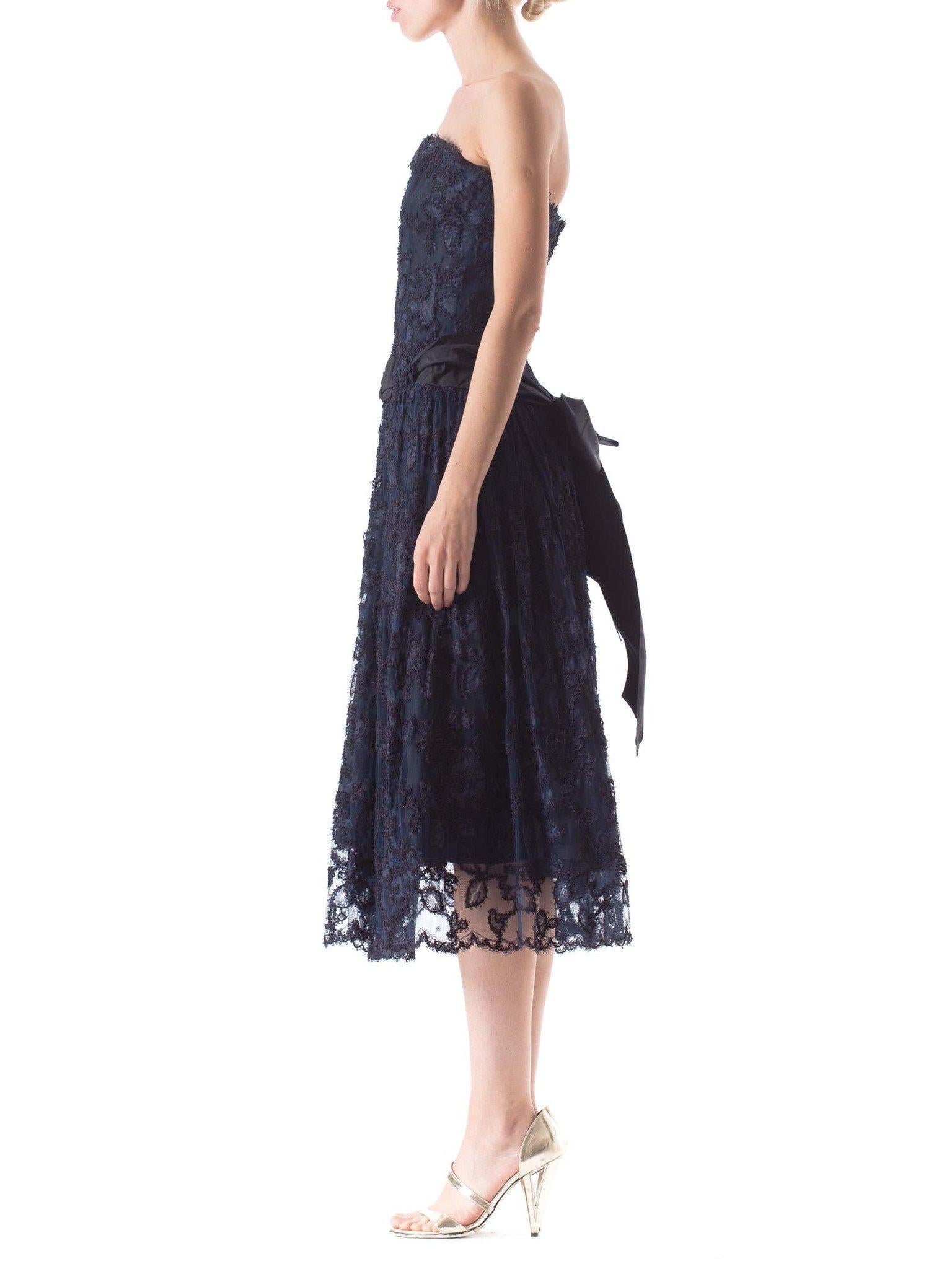 1950S Navy Blue Silk Taffeta & Passementrie Embroidered Lace Strapless Cocktail In Excellent Condition For Sale In New York, NY