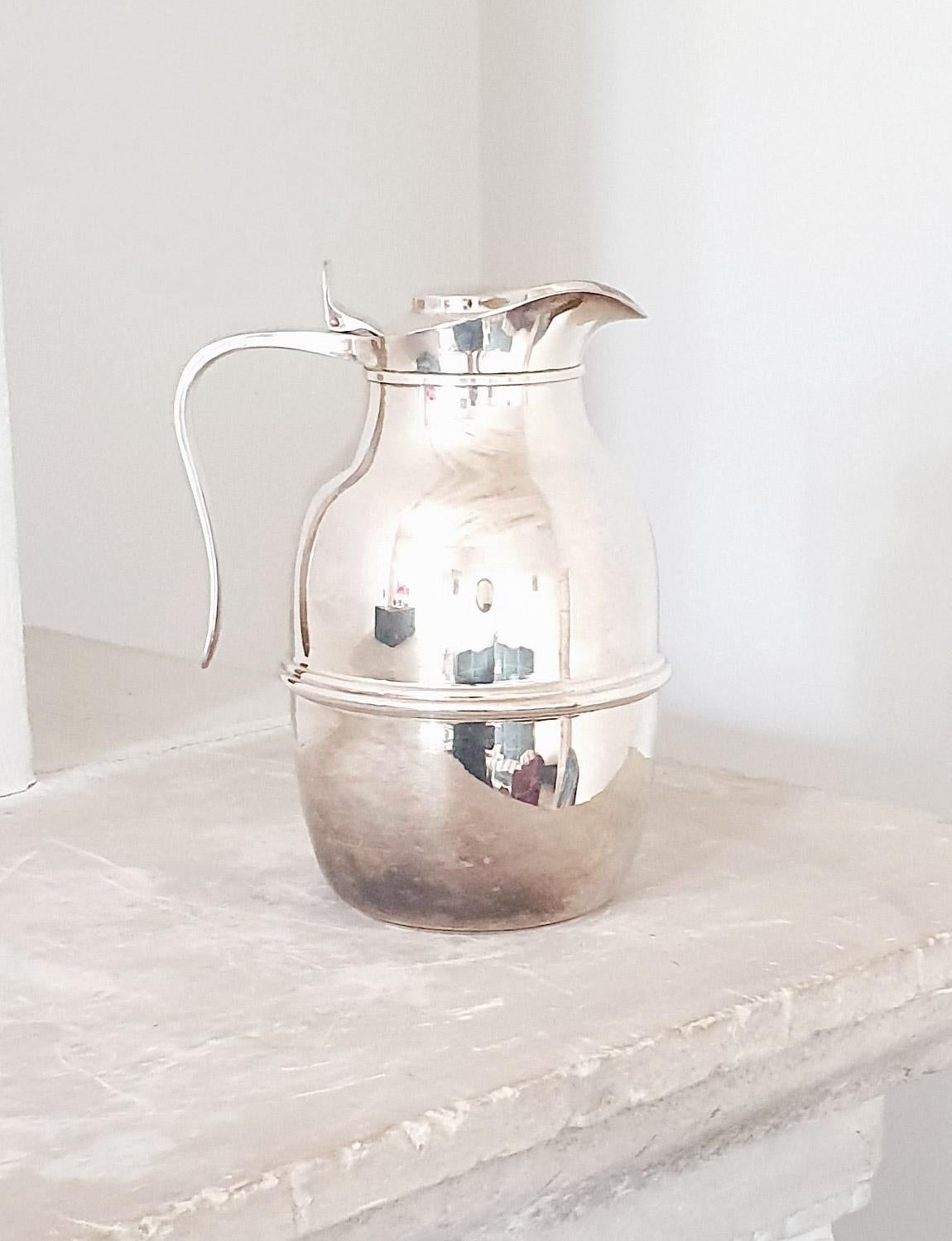 1950s Italian Coffee thermos in silver plate. This thermos has a heat proof glass internal casing and is in good working order for keeping coffee hot on the breakfast table. Likely originally made for an Italian hotel, it is stamped Originale