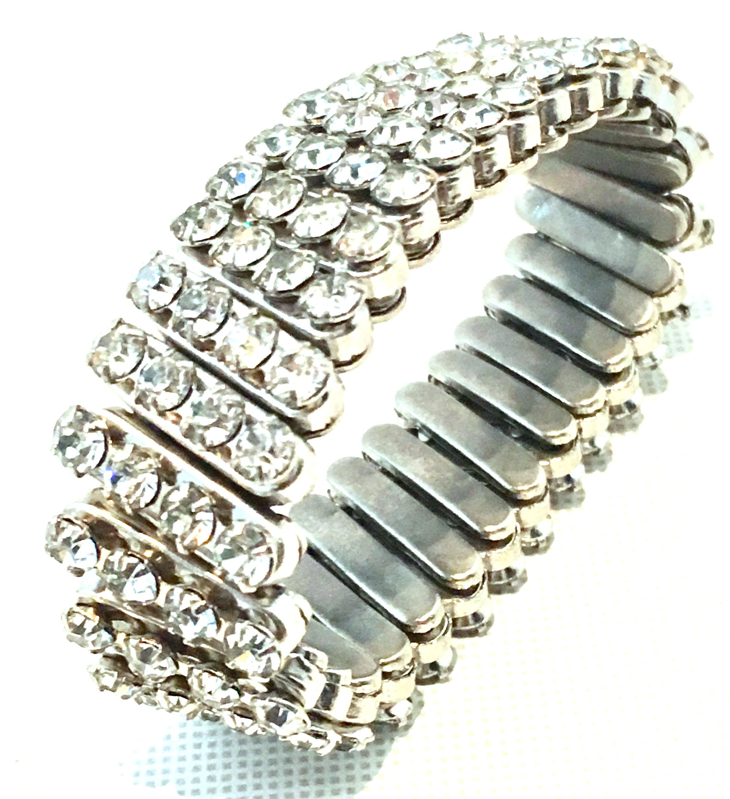 1950'S Silver & Crystal Clear Swarovski Rhinestone Expansion Stretch Link Bracelet.
Fits most wrists. Expands to approximately 3.5