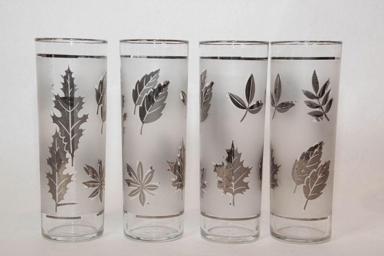 https://a.1stdibscdn.com/1950s-silver-foliage-highball-cocktail-glasses-by-libbey-glass-co-set-of-8-for-sale-picture-18/f_9068/f_353889321690288879554/ecm_4695_IMAGE_1690171449440_1690171489077_1_source_Vintage_Libby_Barware_Cocktail_Glasses_19_master.jpg?width=768