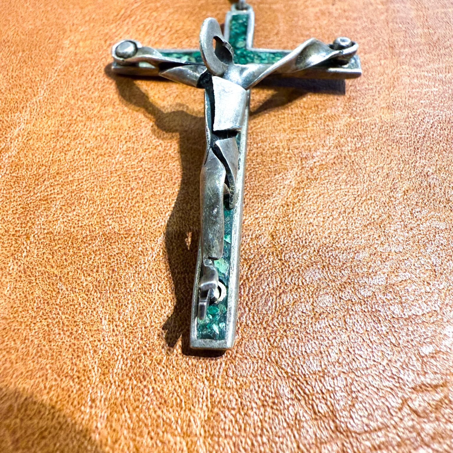 Mexican 1950s Silver Malachite Abstract Cross Pendant Taxco Mexico Mosaico Azteca For Sale