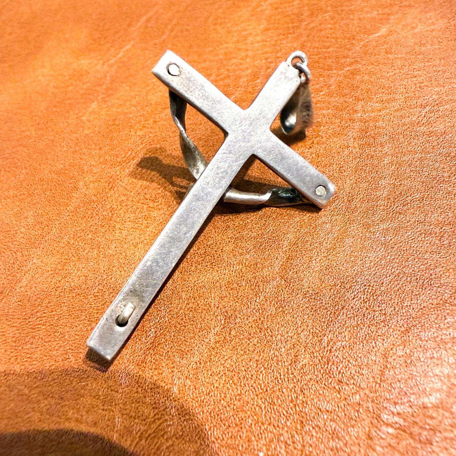 1950s Silver Malachite Abstract Cross Pendant Taxco Mexico Mosaico Azteca In Good Condition For Sale In Chula Vista, CA