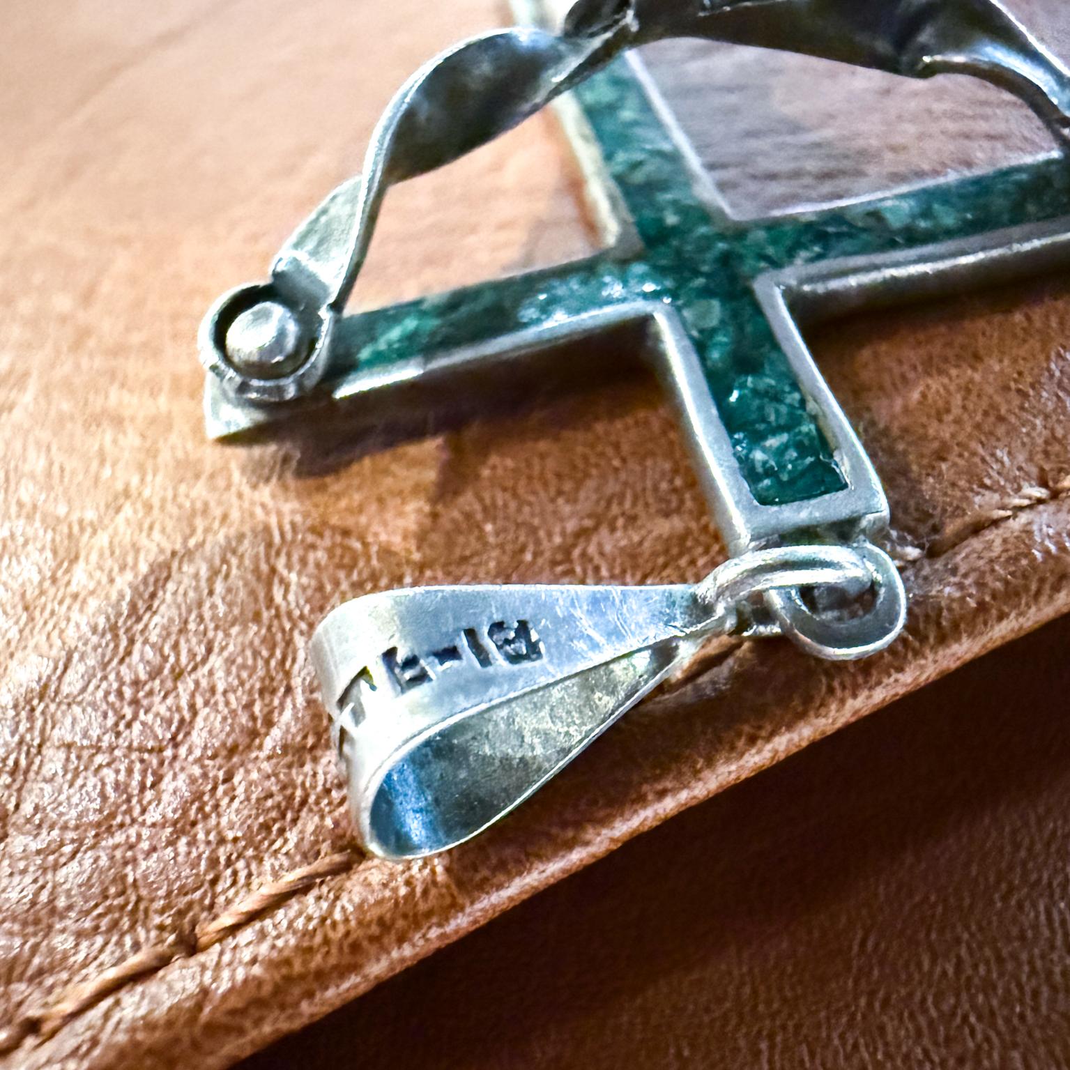 Sterling Silver 1950s Silver Malachite Abstract Cross Pendant Taxco Mexico Mosaico Azteca For Sale